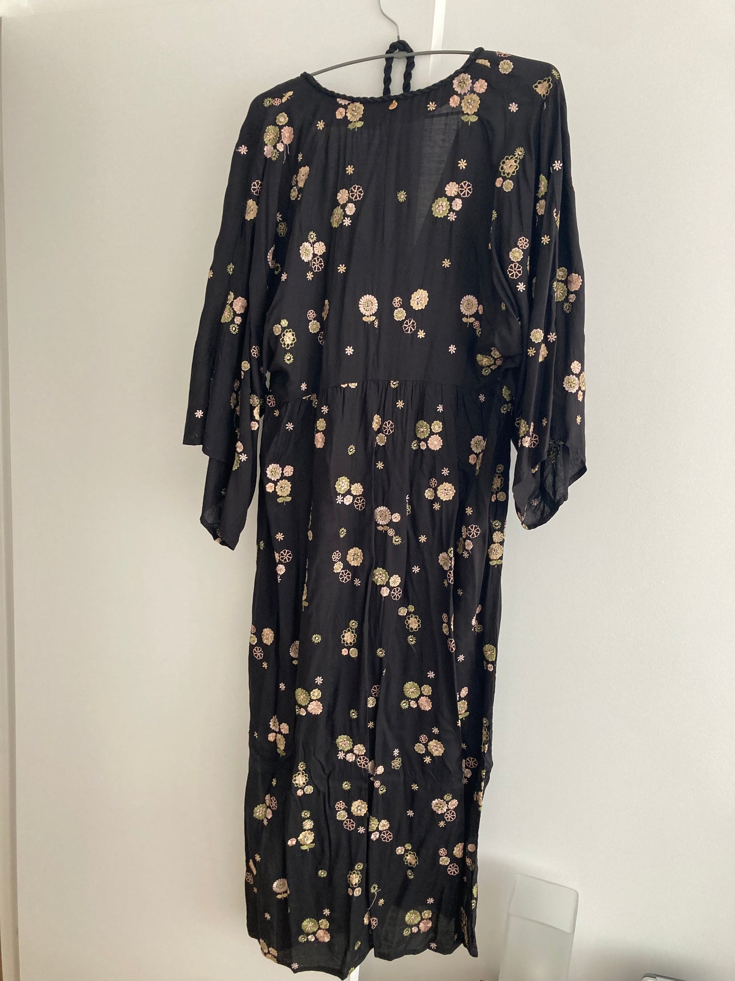 Vestido largo bordado Lola