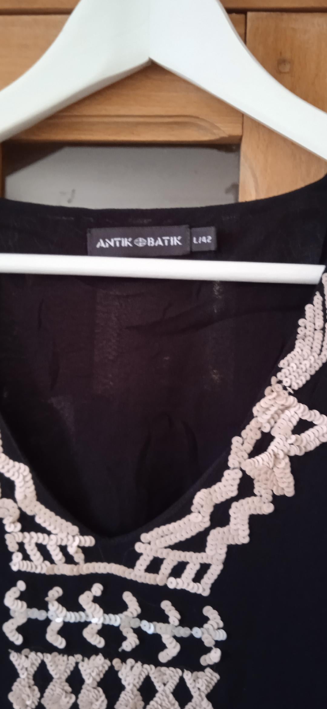 robe brodée de paillettes