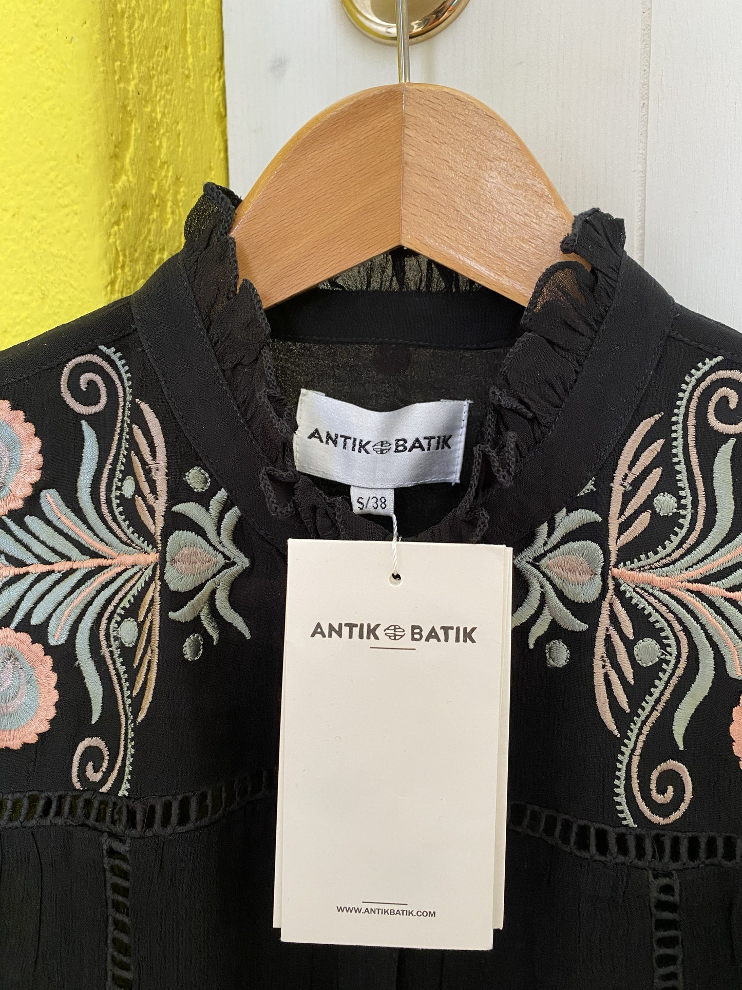Embroidered short dress