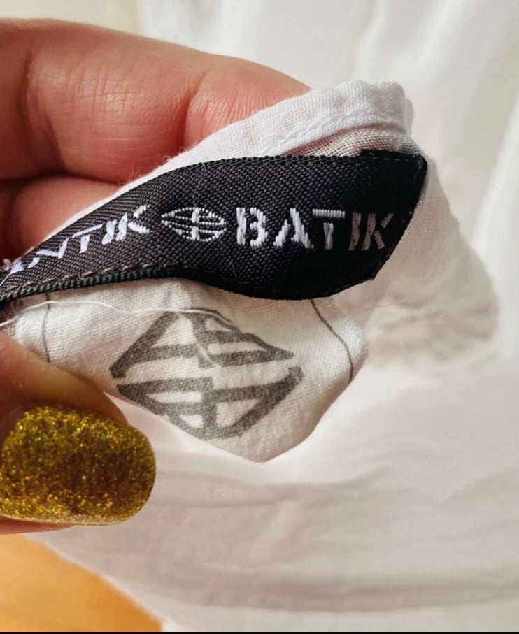 White pareo embroidered with pearls