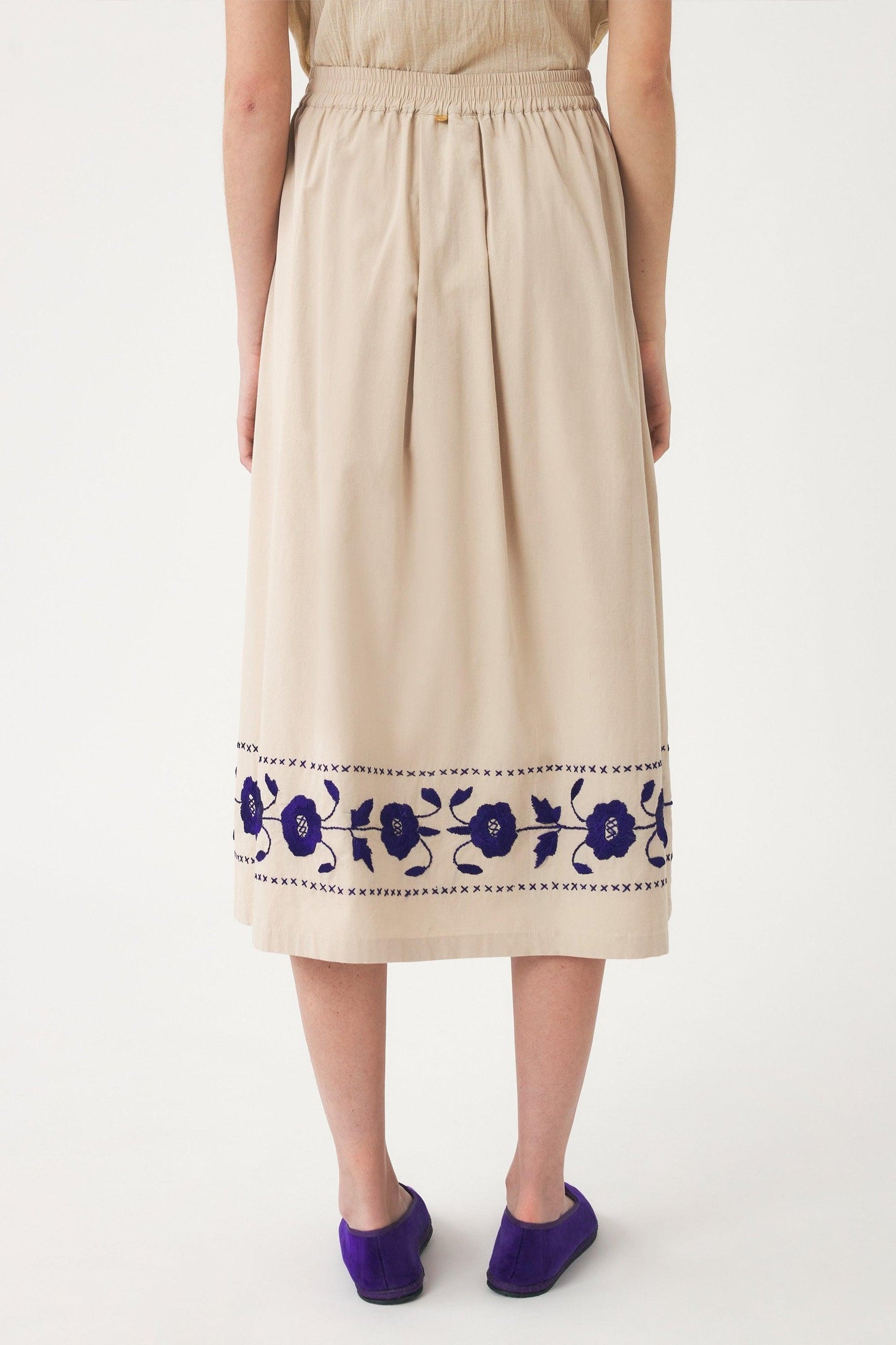 Skirt with hand-embroidered silk details Ila