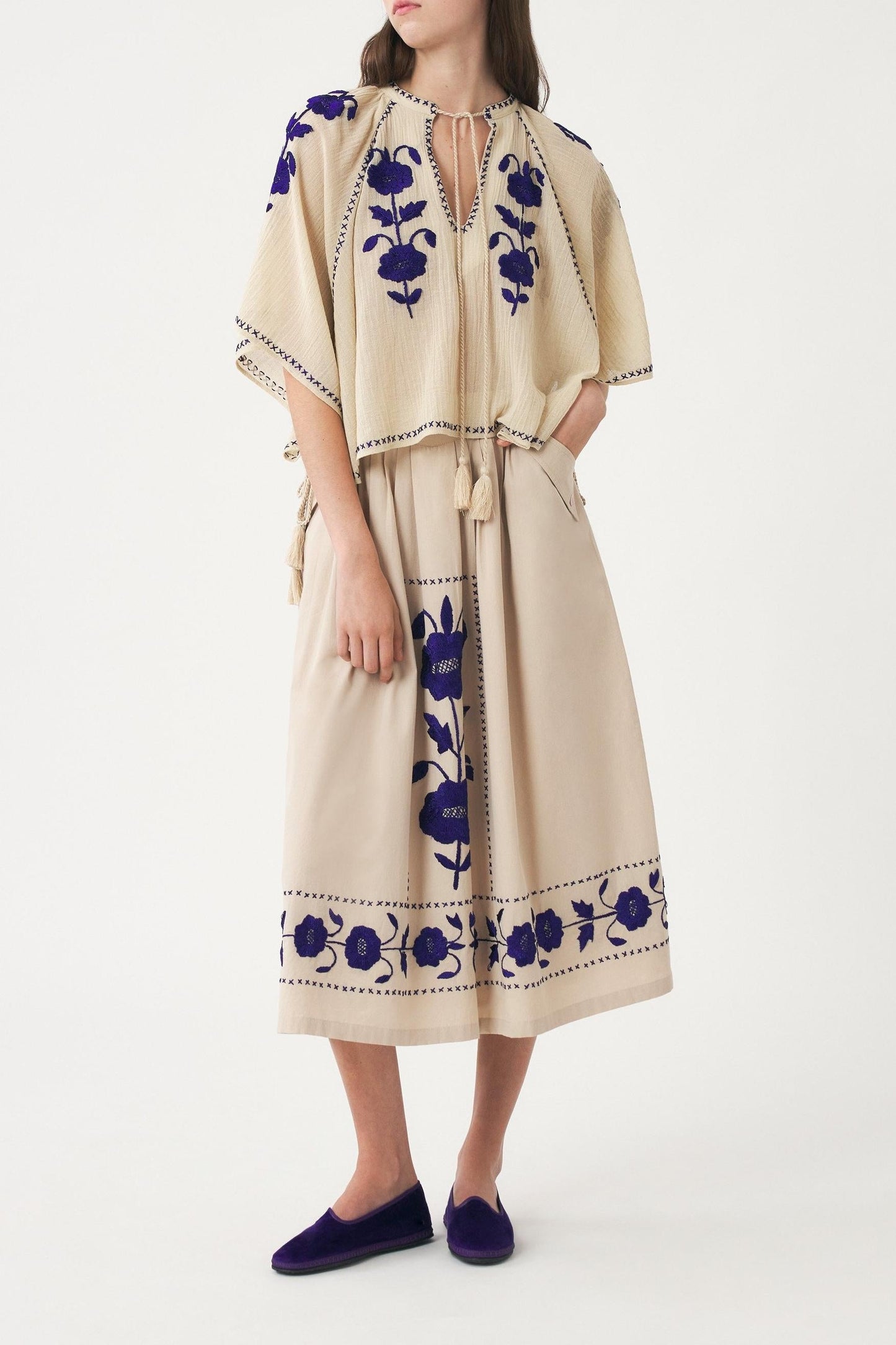 Mini kaftan hand-embroidered with silk Ila