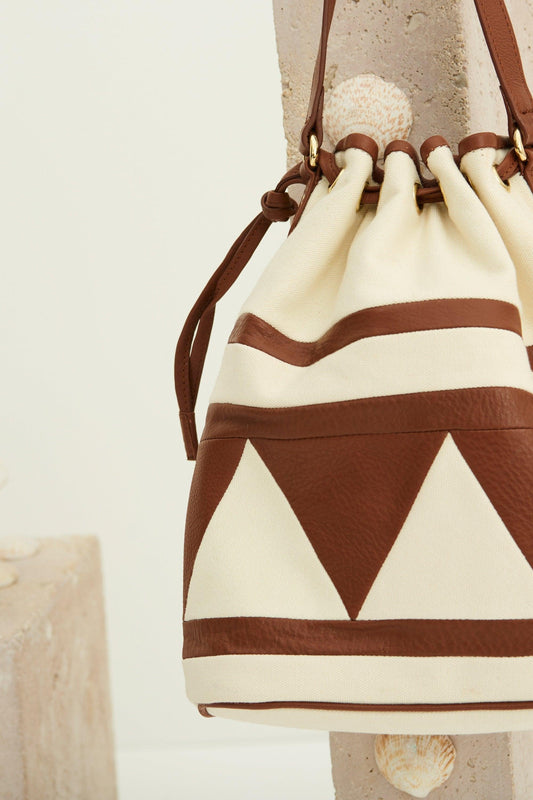 Bolso tipo cubo Léo de piel y lona - Marrón