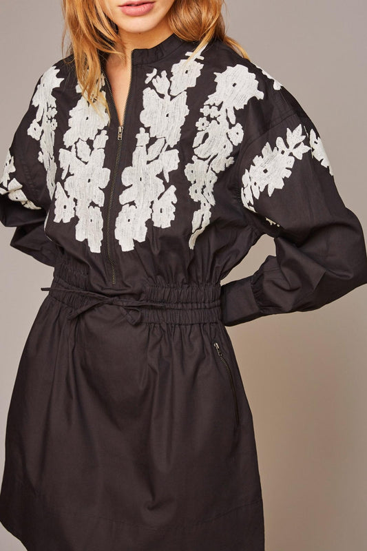 Lako short embroidered and fitted dress