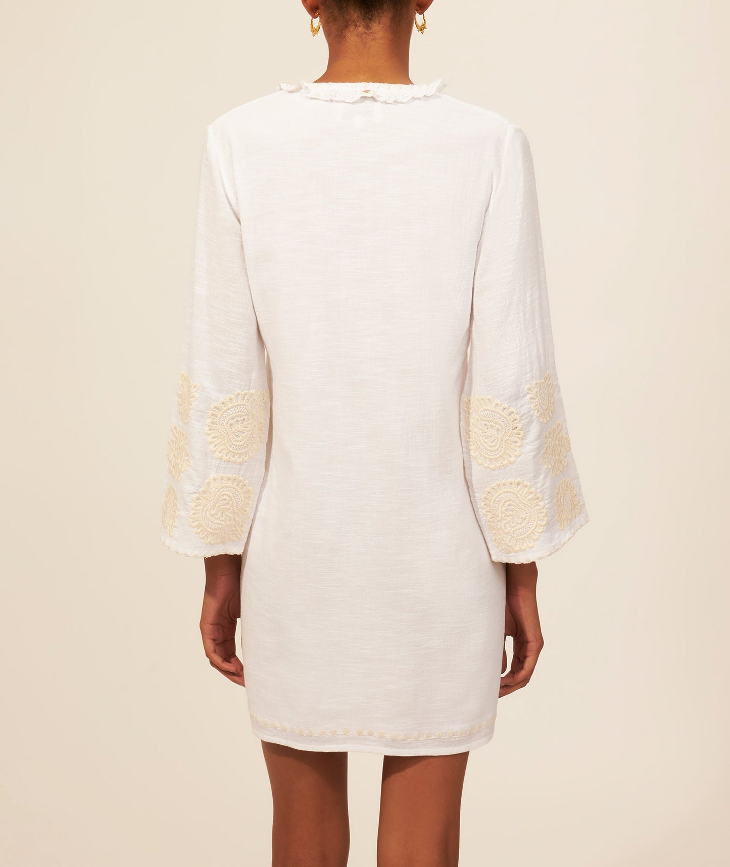 Robe courte brodée Togala