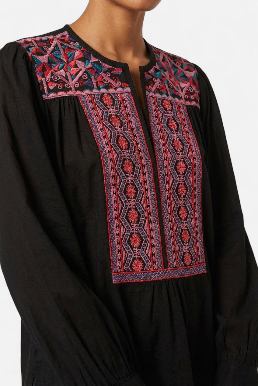 Blouse noire brodée neuve avec étiquette