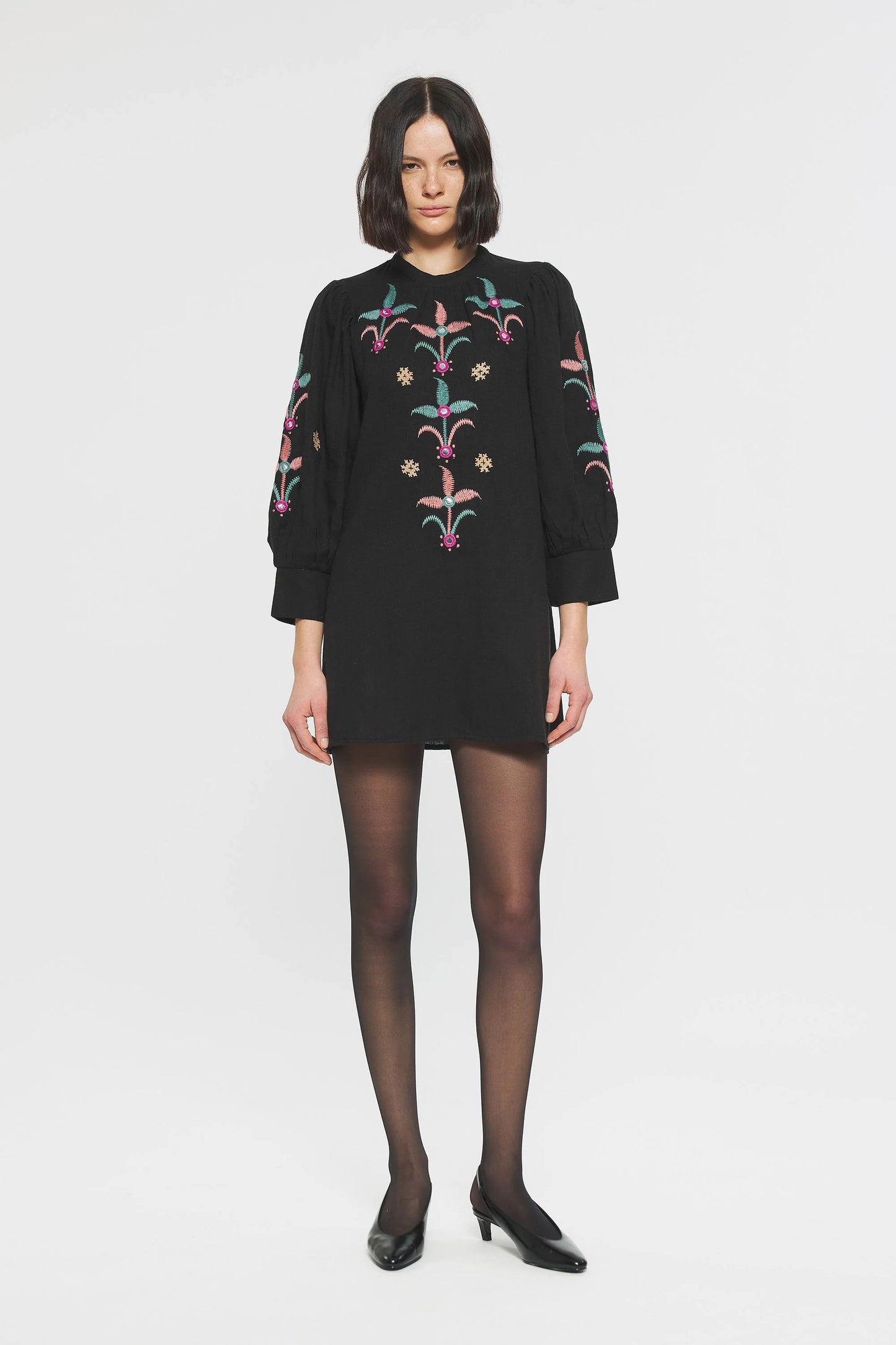 Robe courte brodée Rafi