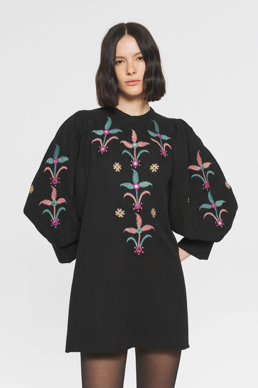 Vestido corto bordado Rafi