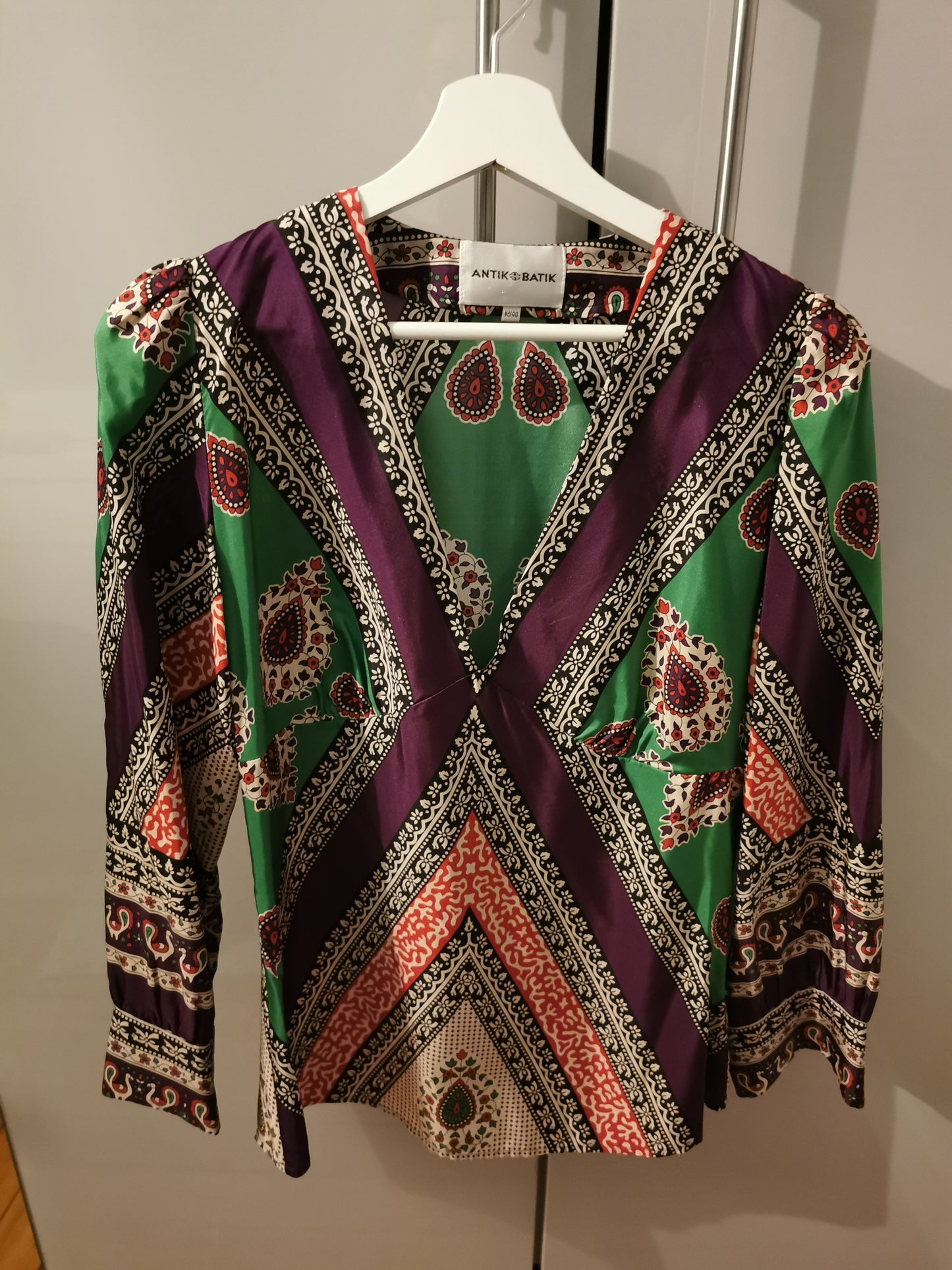 Blusa de seda muy bonita