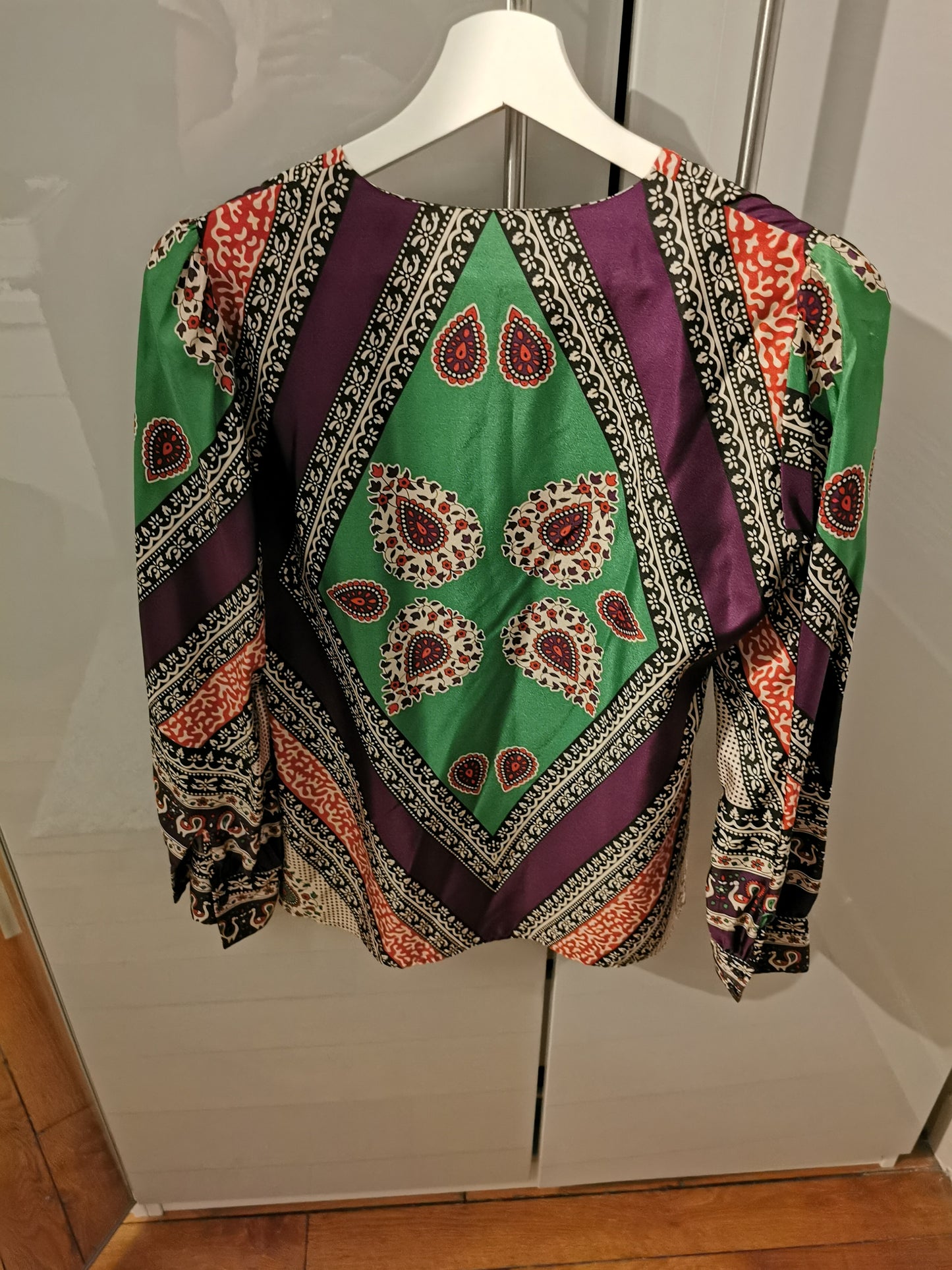 Blusa de seda muy bonita