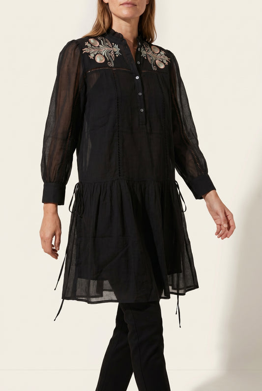 Robe courte brodée