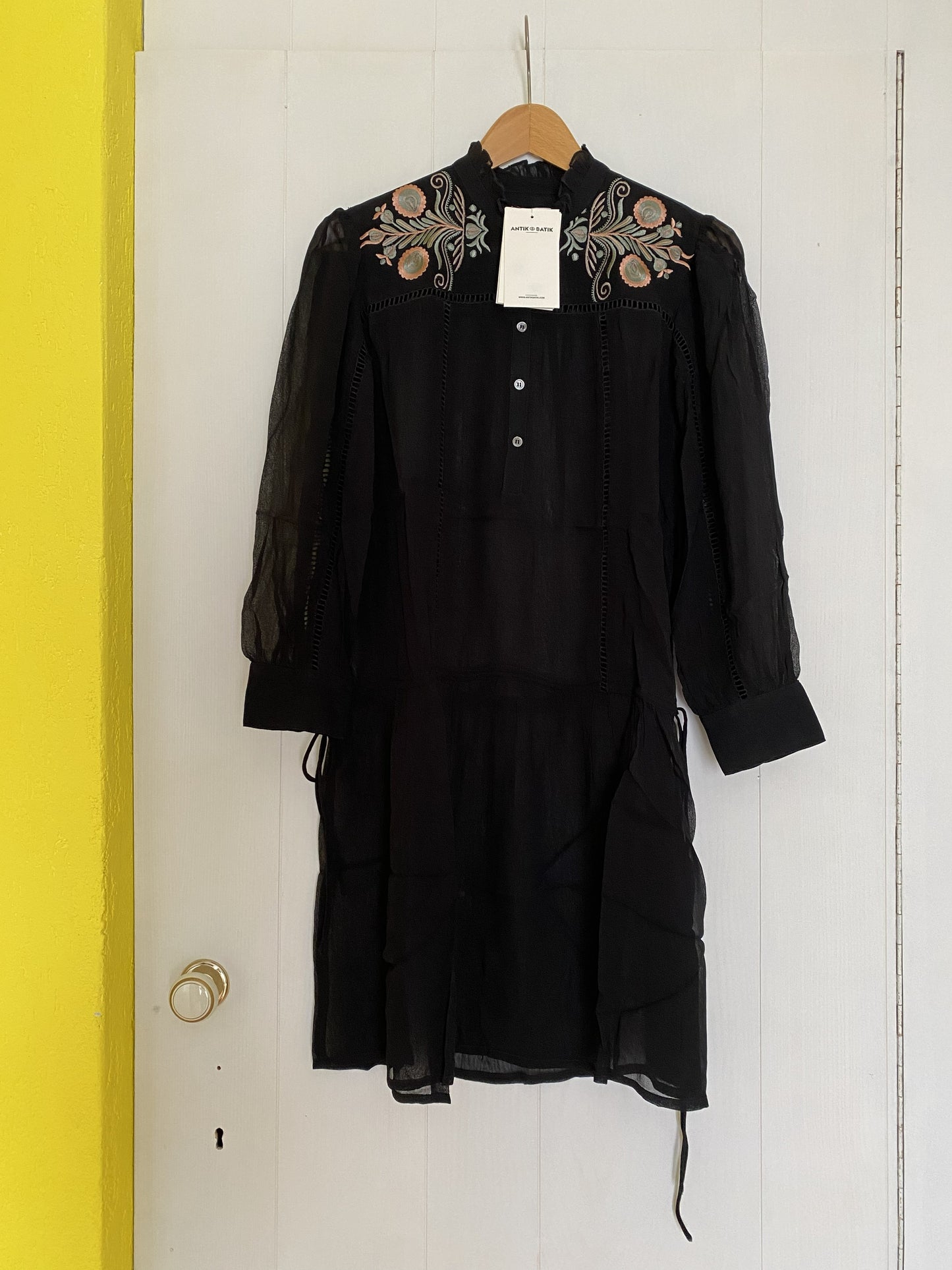Embroidered short dress
