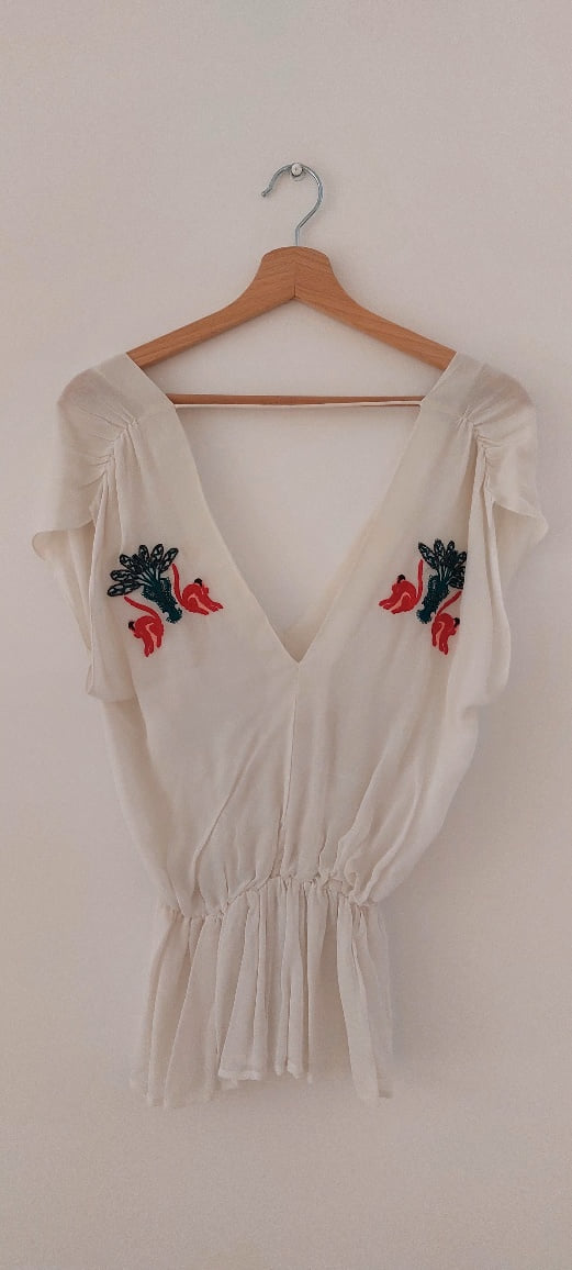 Top ROMA de crepé color crema con bordados de perlas