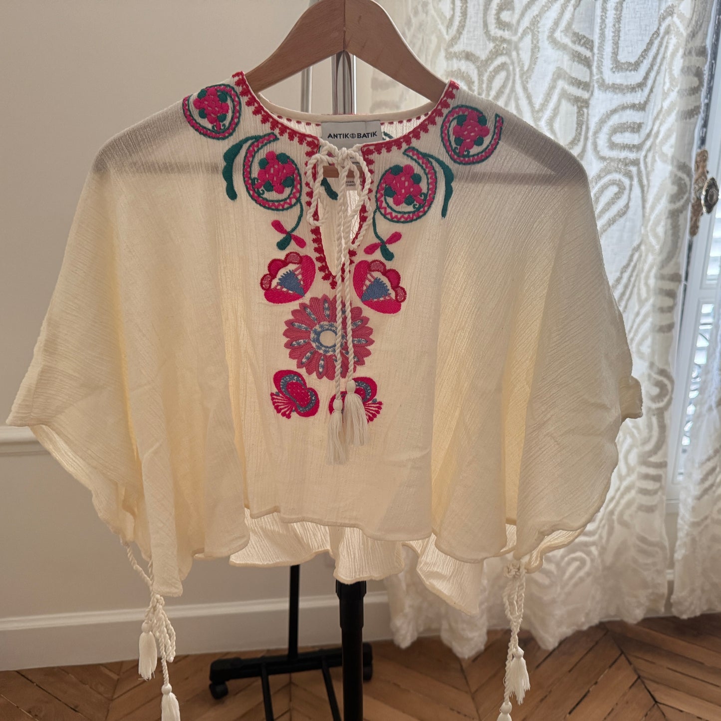 MAGOO CREAM EMBROIDERED TOP
