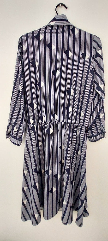 Robe mi-longue à motifs géométriques