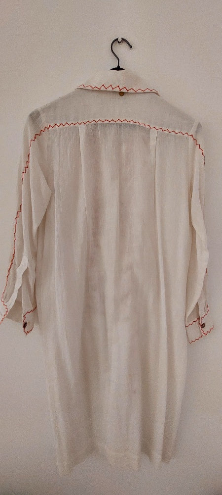 Robe mi-longue en coton brodé