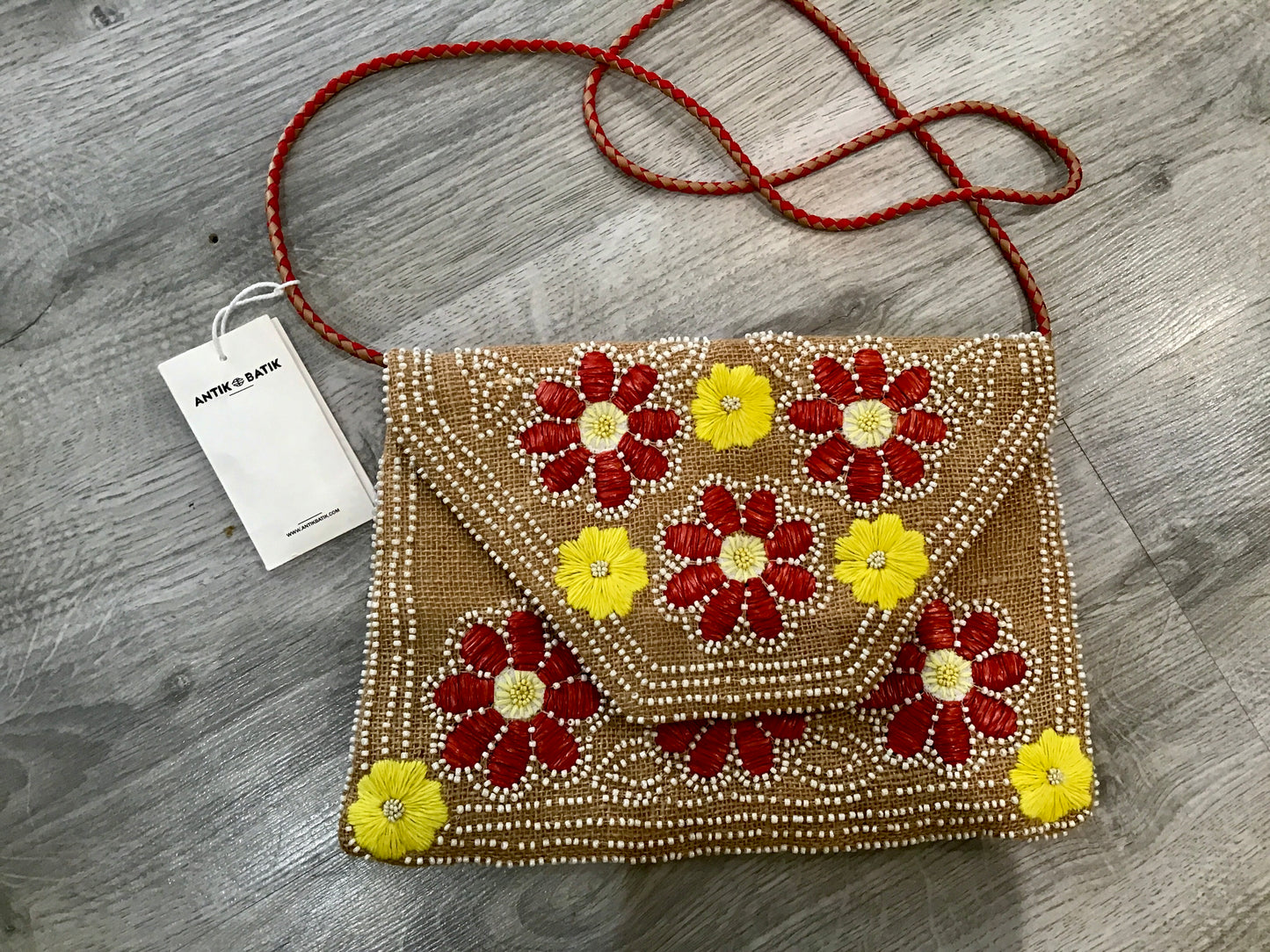 Yuke Embroidered Pouch