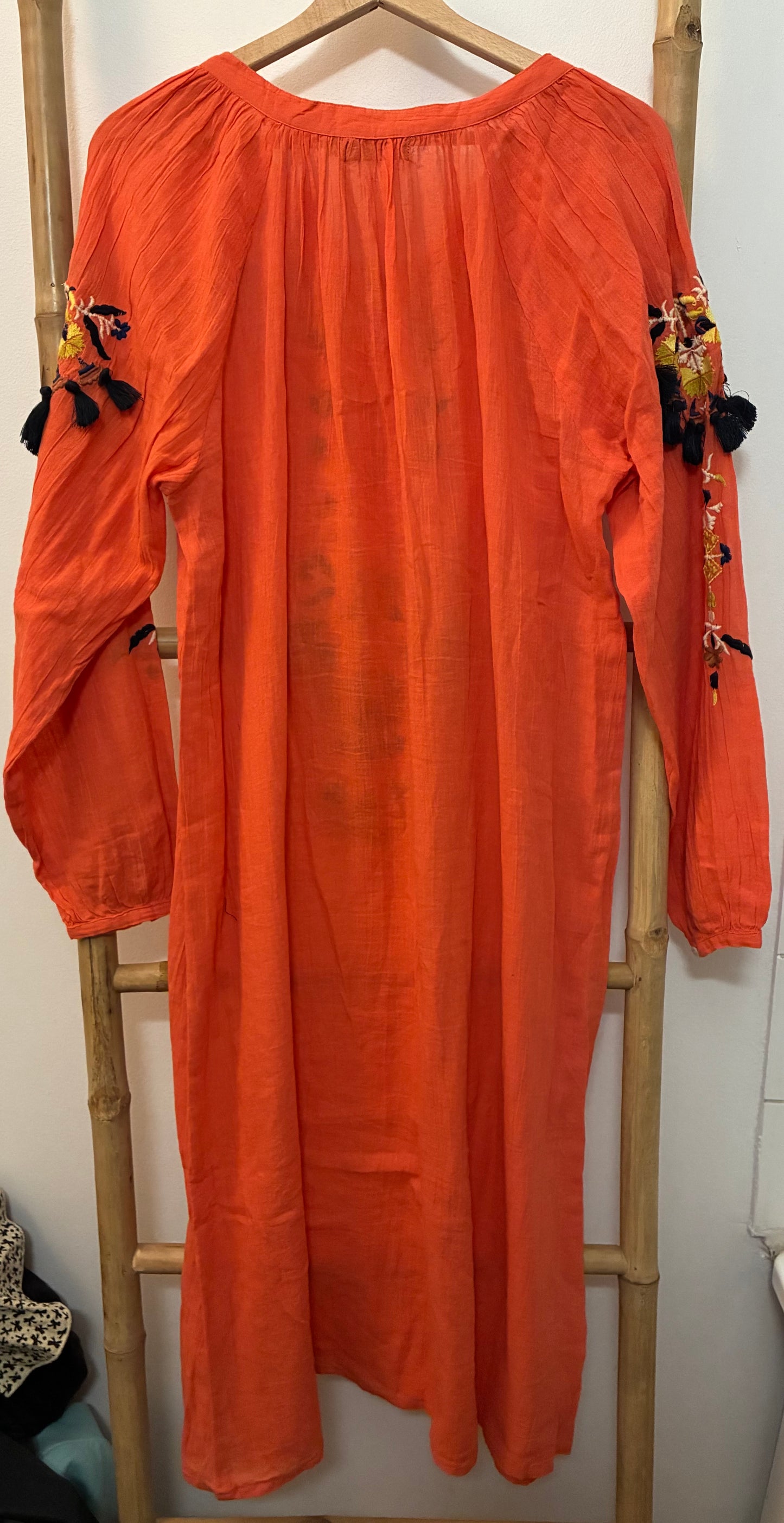 Robe orange brodée djellaba