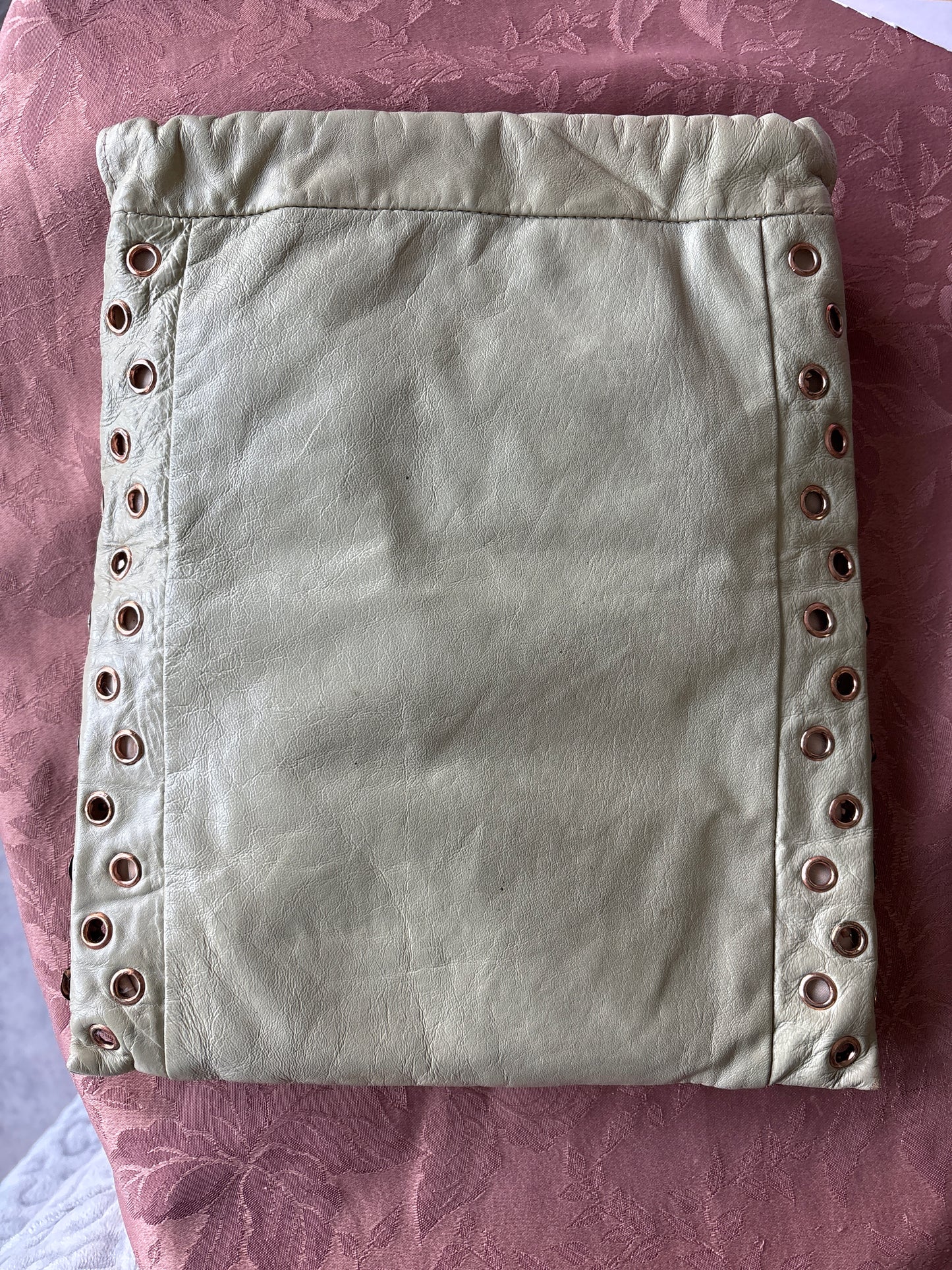 Sac à main cloutés