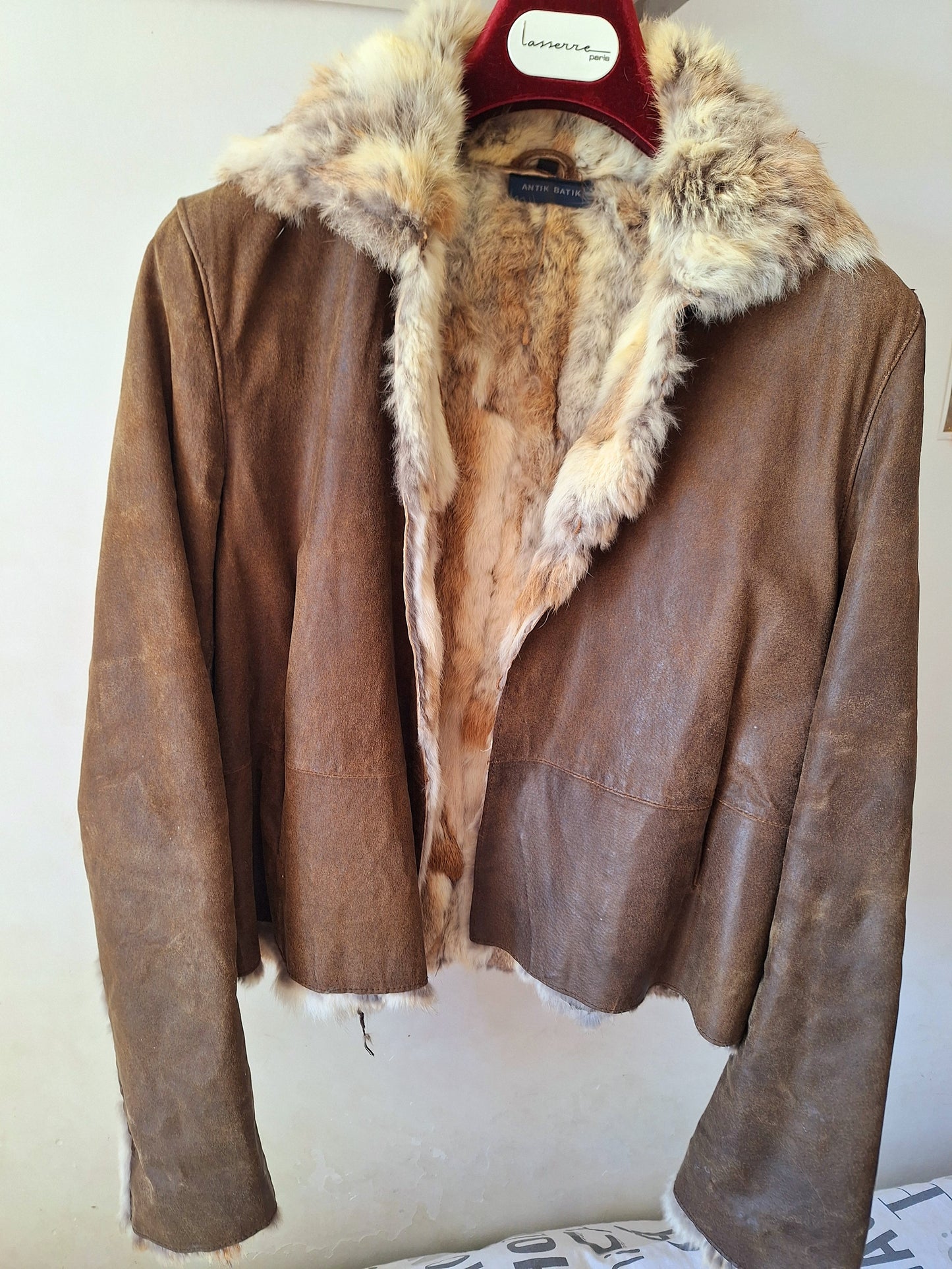 Veste en cuir doublée de fourrure de lapin