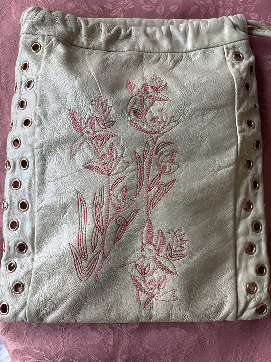 Sac à main cloutés