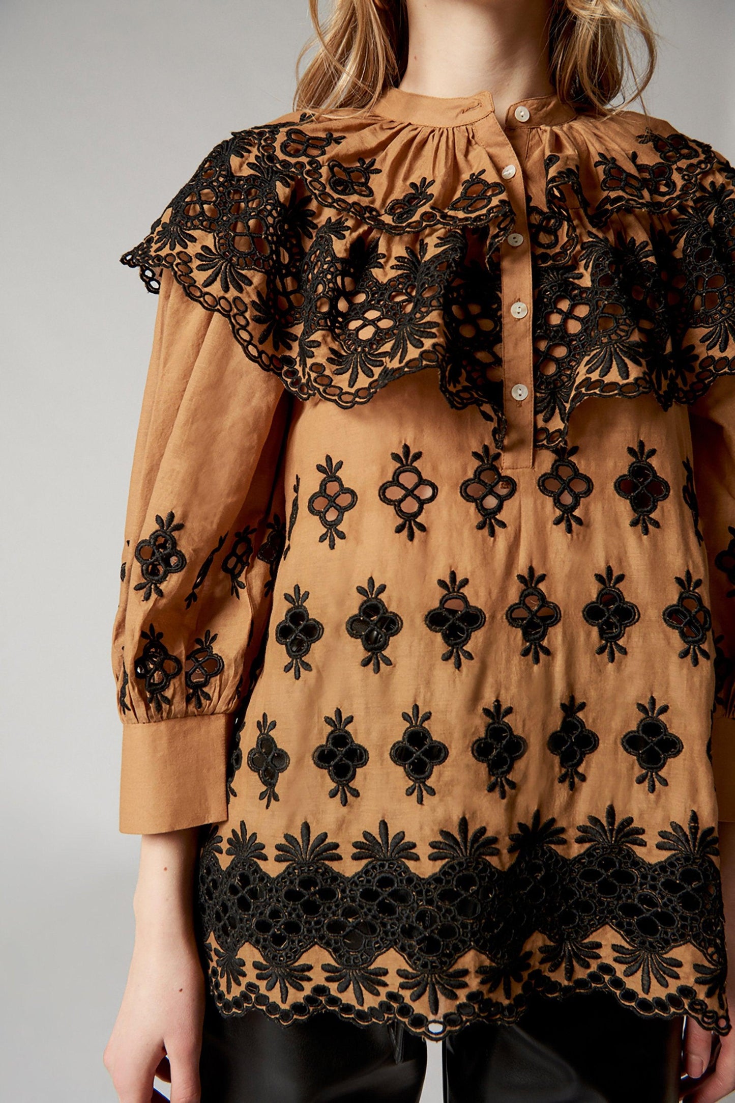 Blouse brodée Lilou - Camel