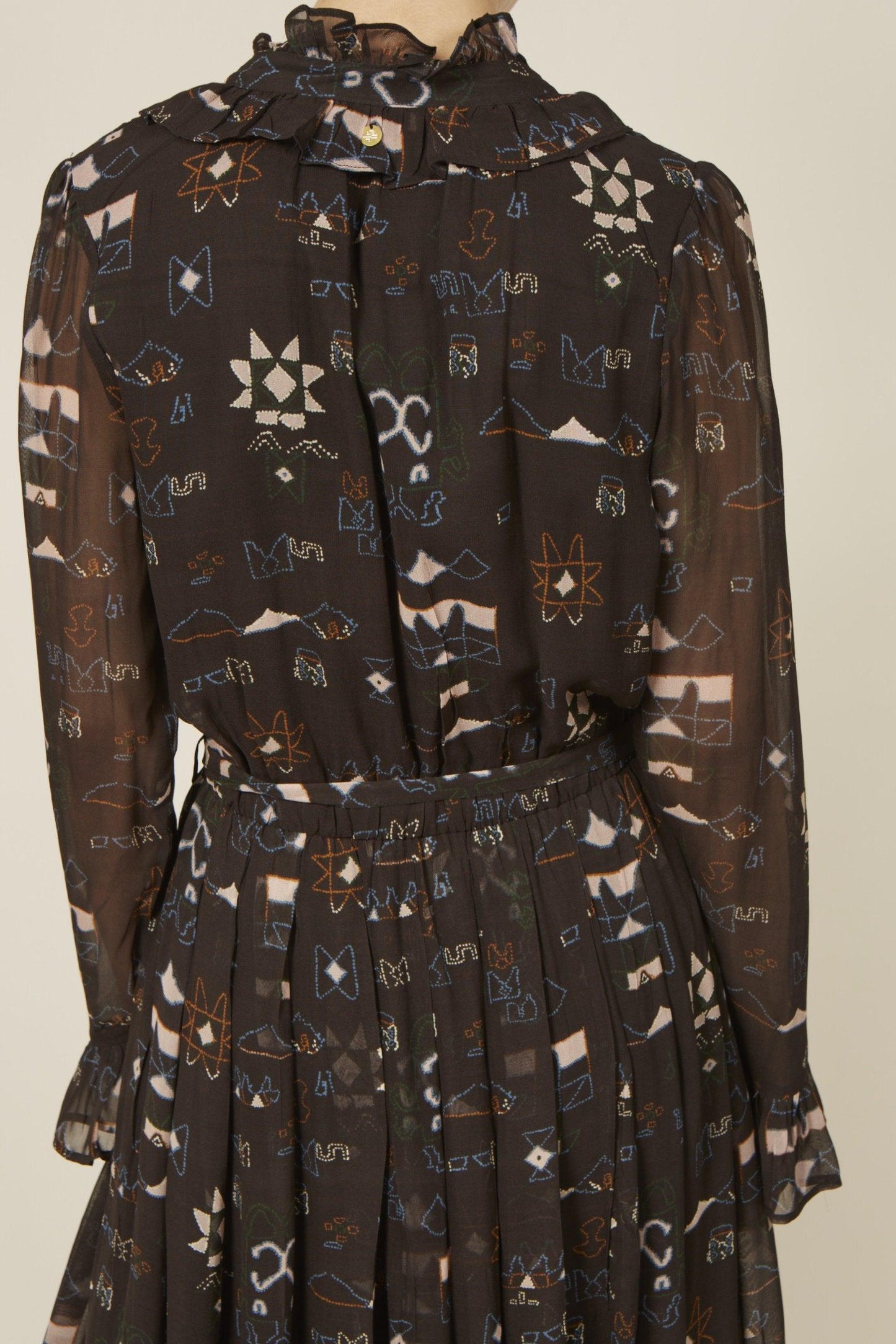 Vestido largo negro con cadena