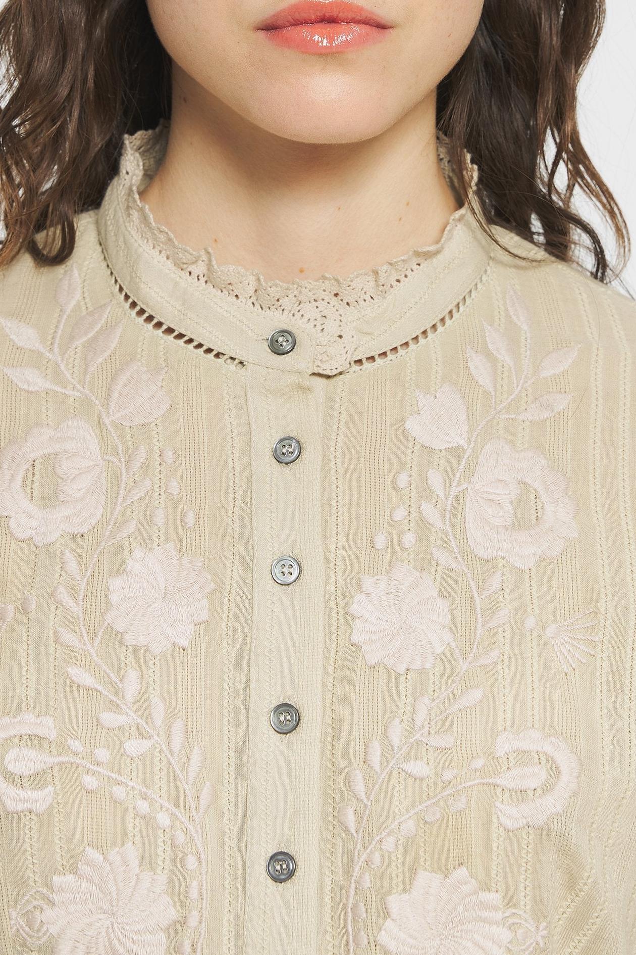 Kiss Embroidered blouse