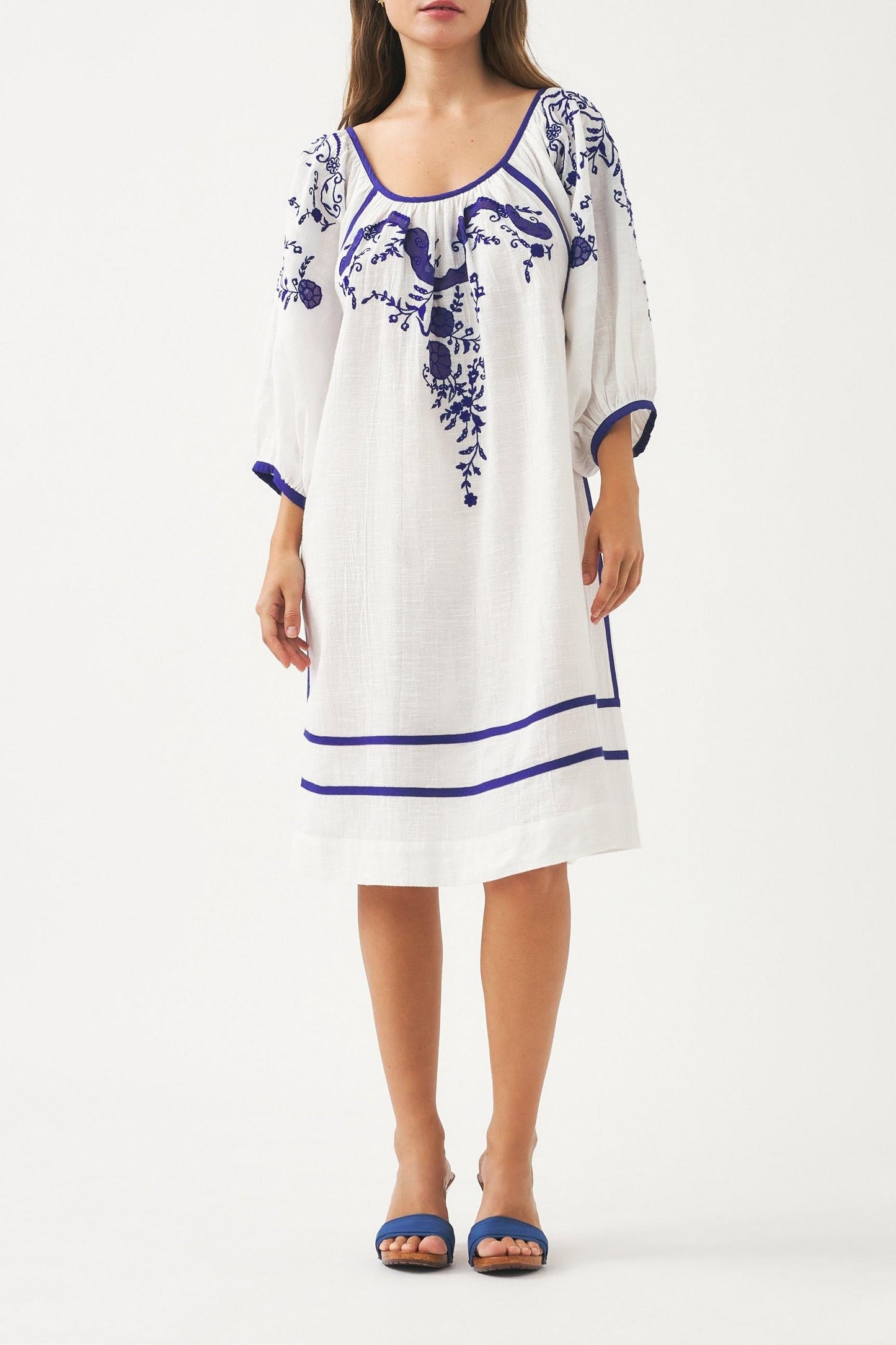 Embroidered dress Victoria