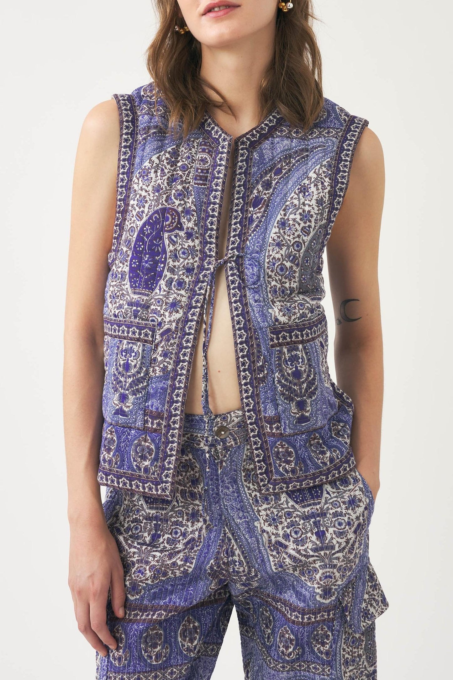 Tajar print vest