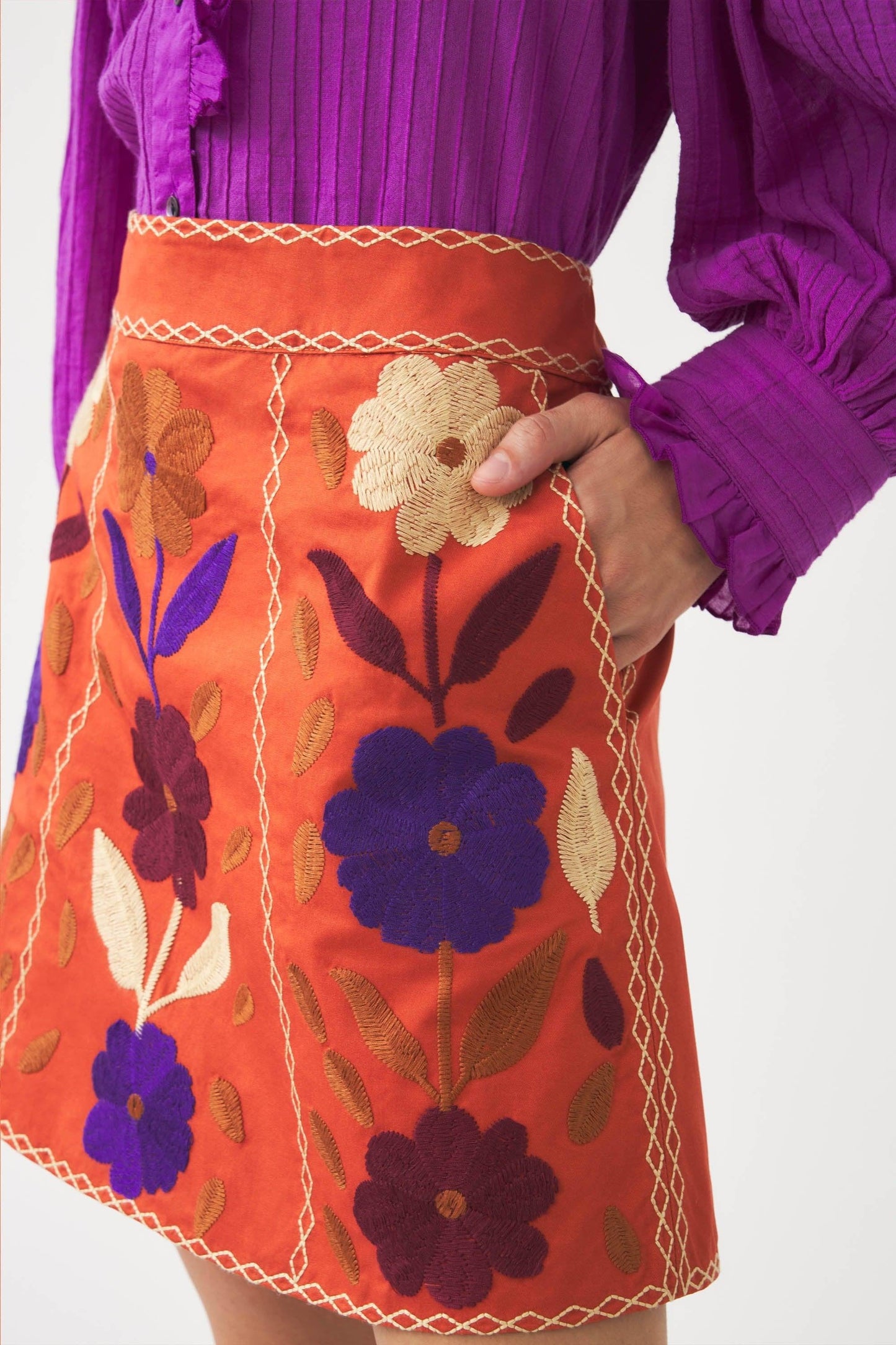 Embroidered miniskirt Tady