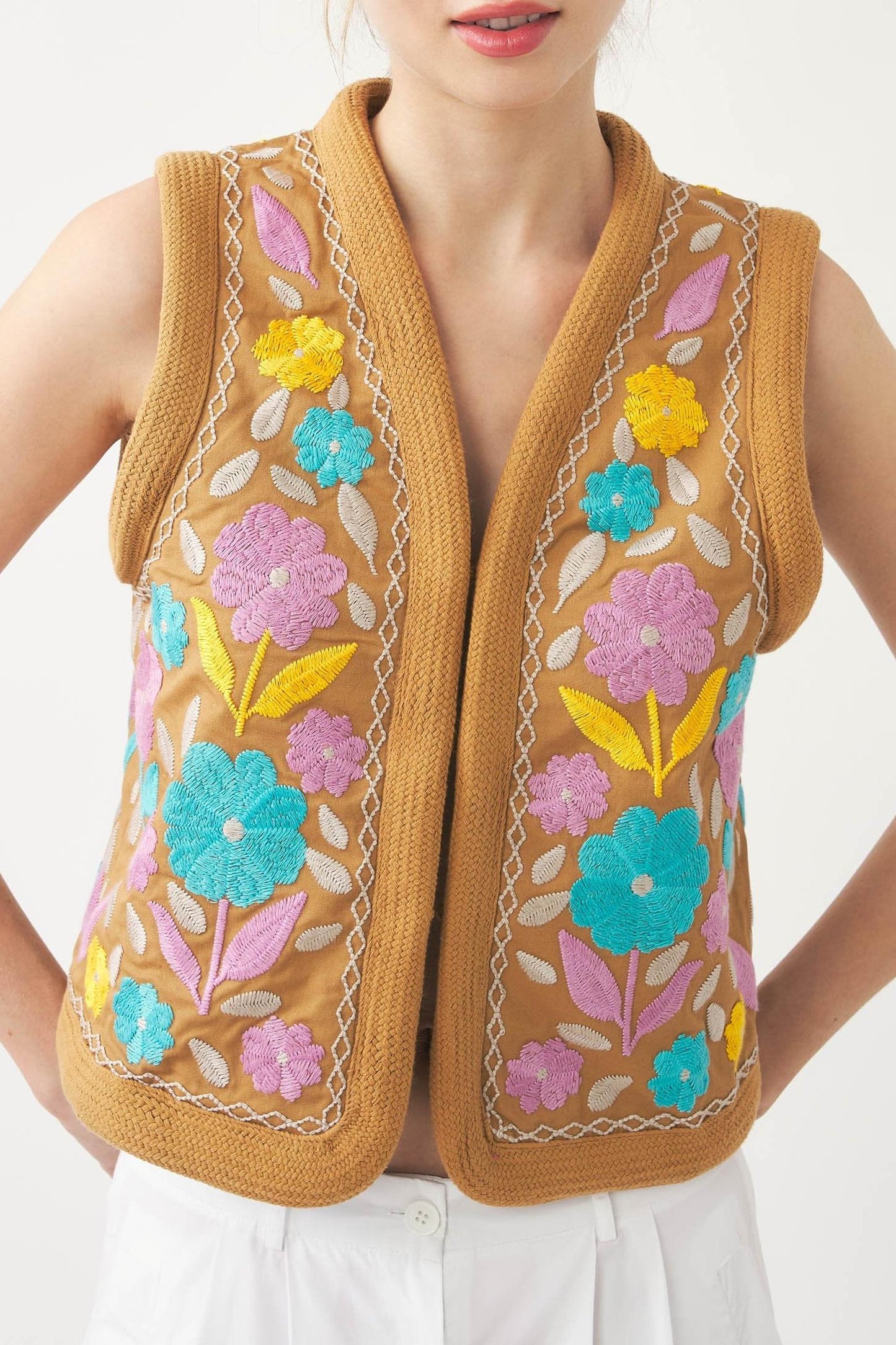 Embroidered sleeveless gilet Tady