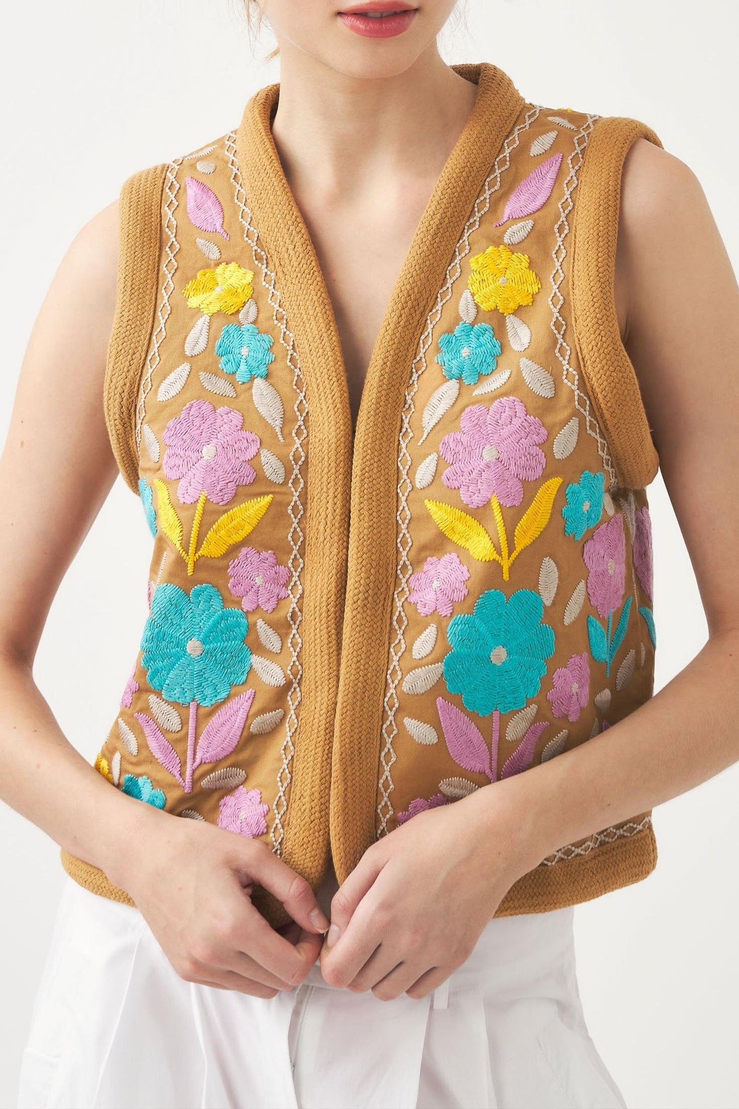 Embroidered sleeveless gilet Tady
