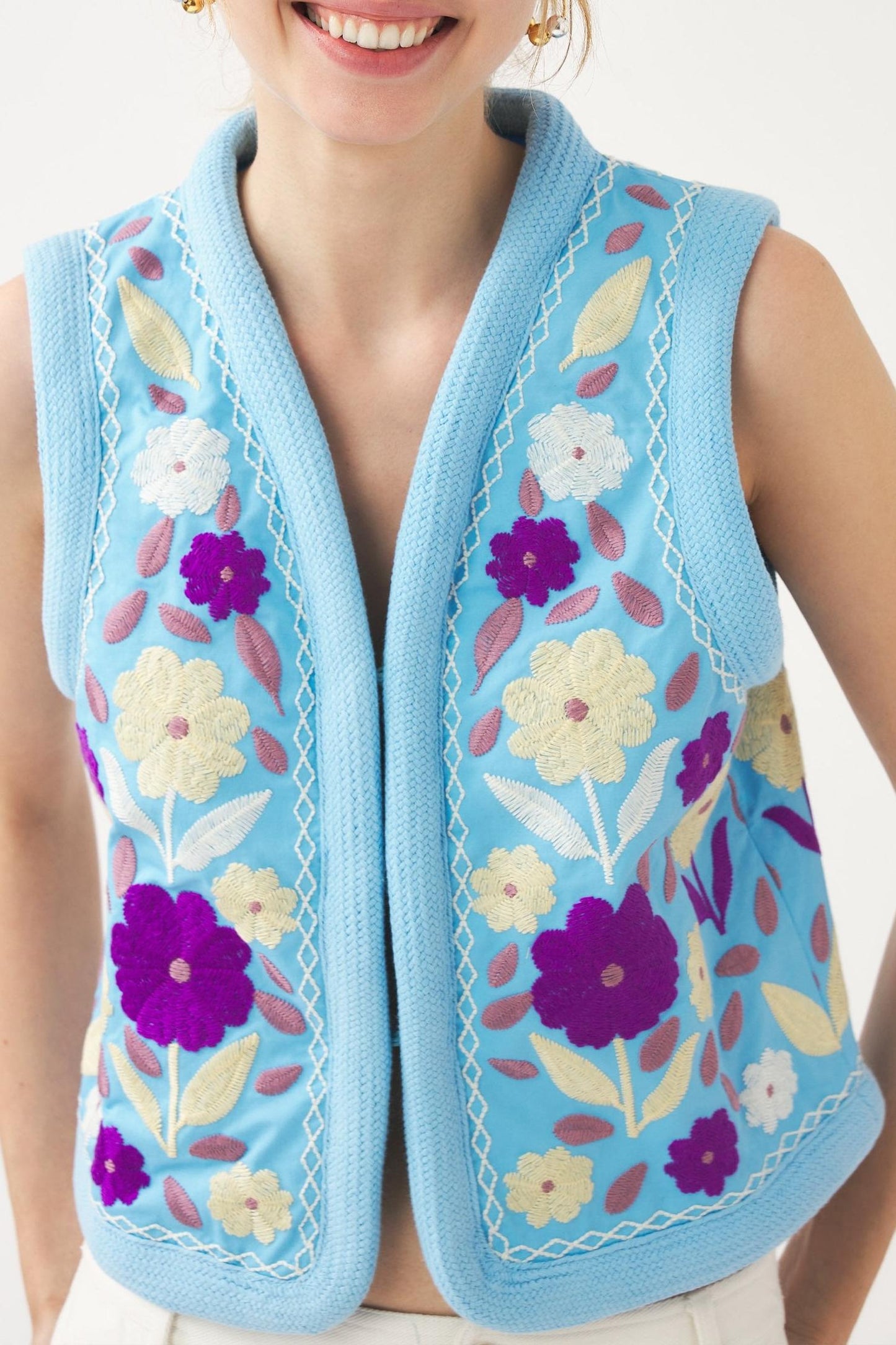 Embroidered sleeveless gilet Tady