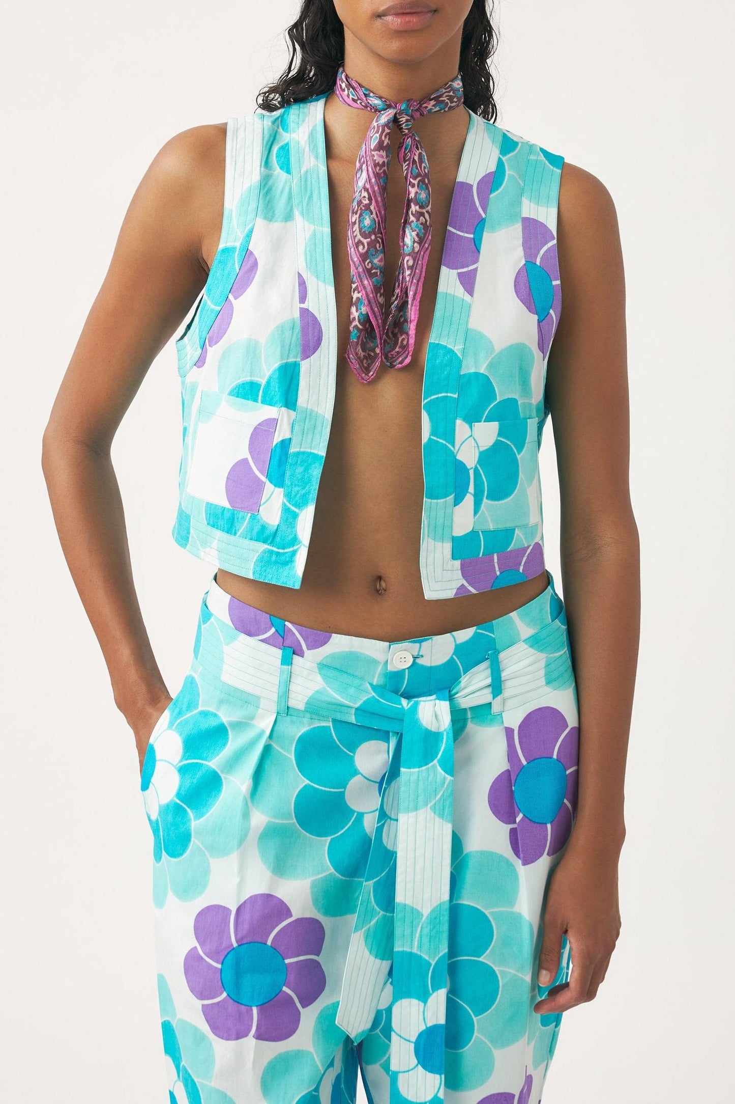 Sleeveless cropped print gilet Suny