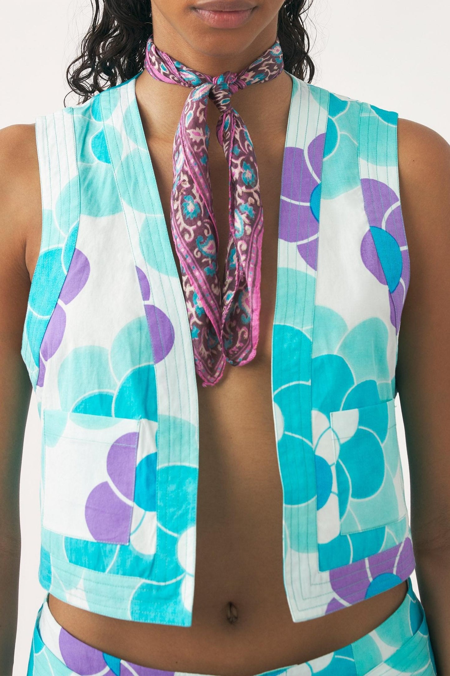 Sleeveless cropped print gilet Suny