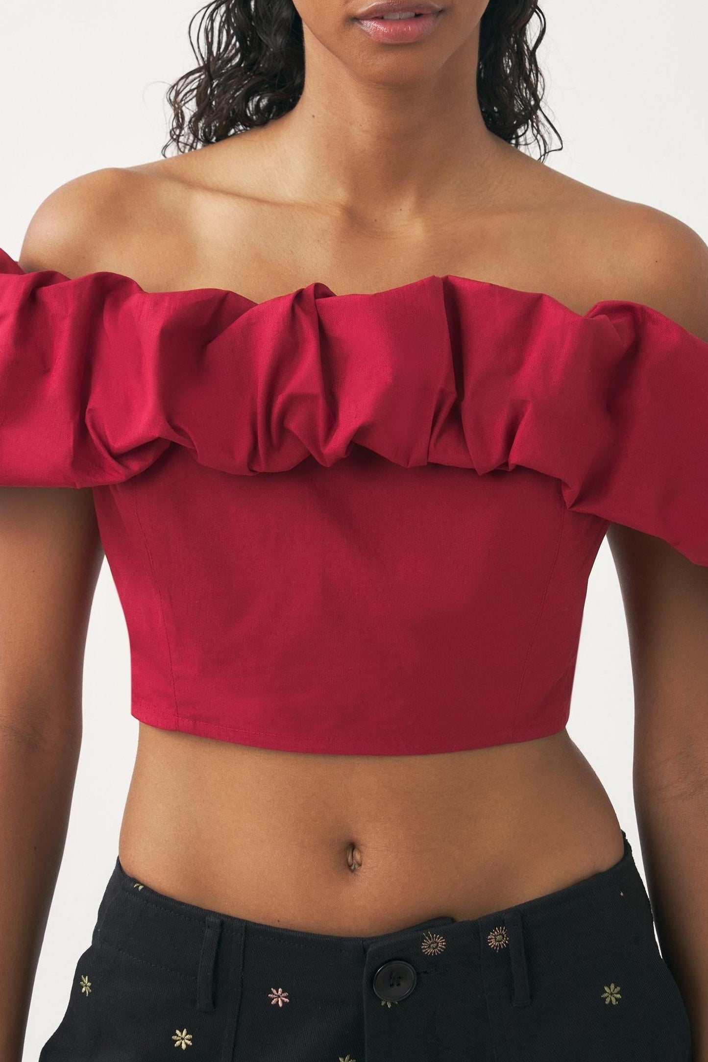 Off-shoulder cropped top Pop