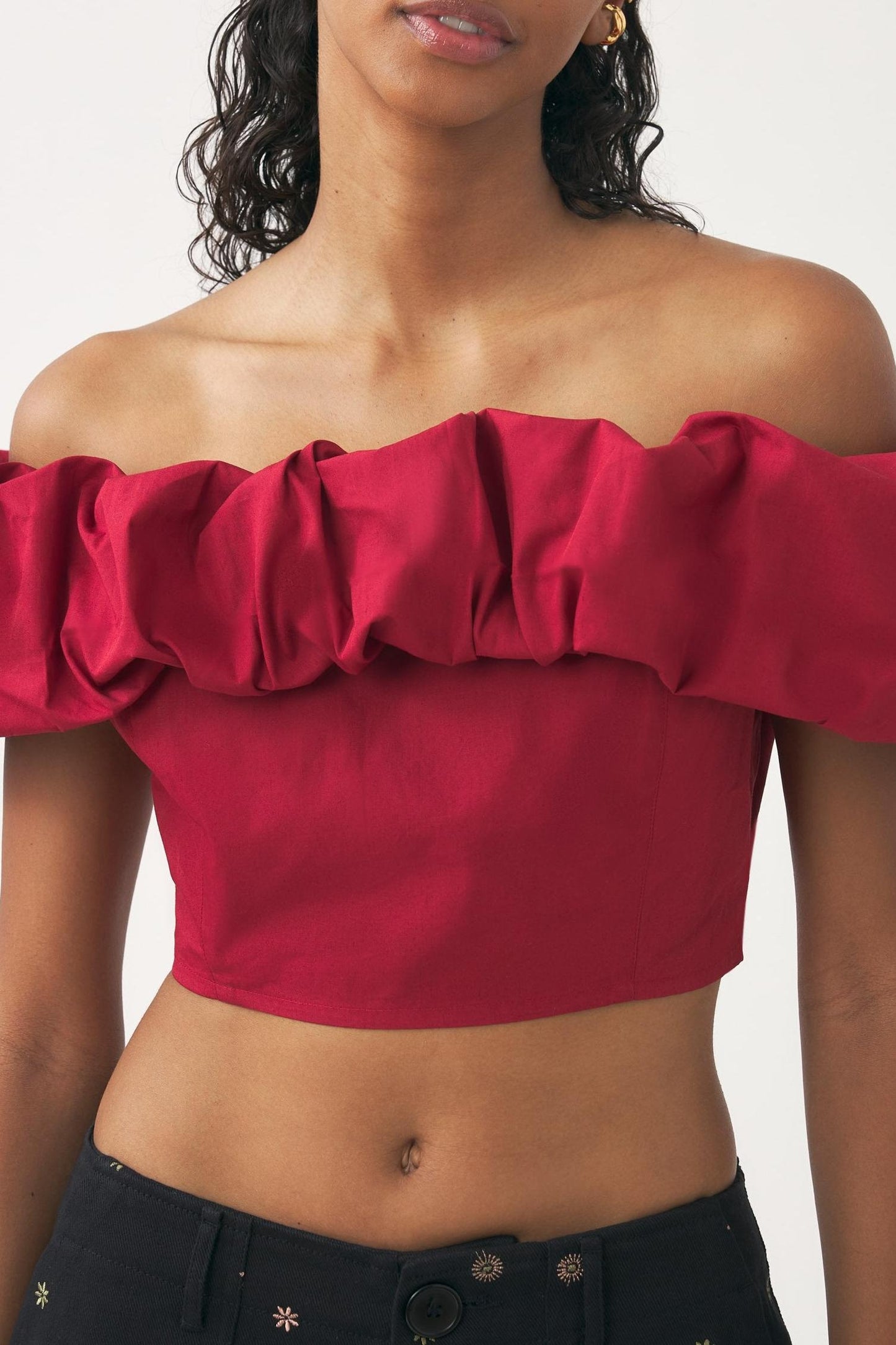 Off-shoulder cropped top Pop