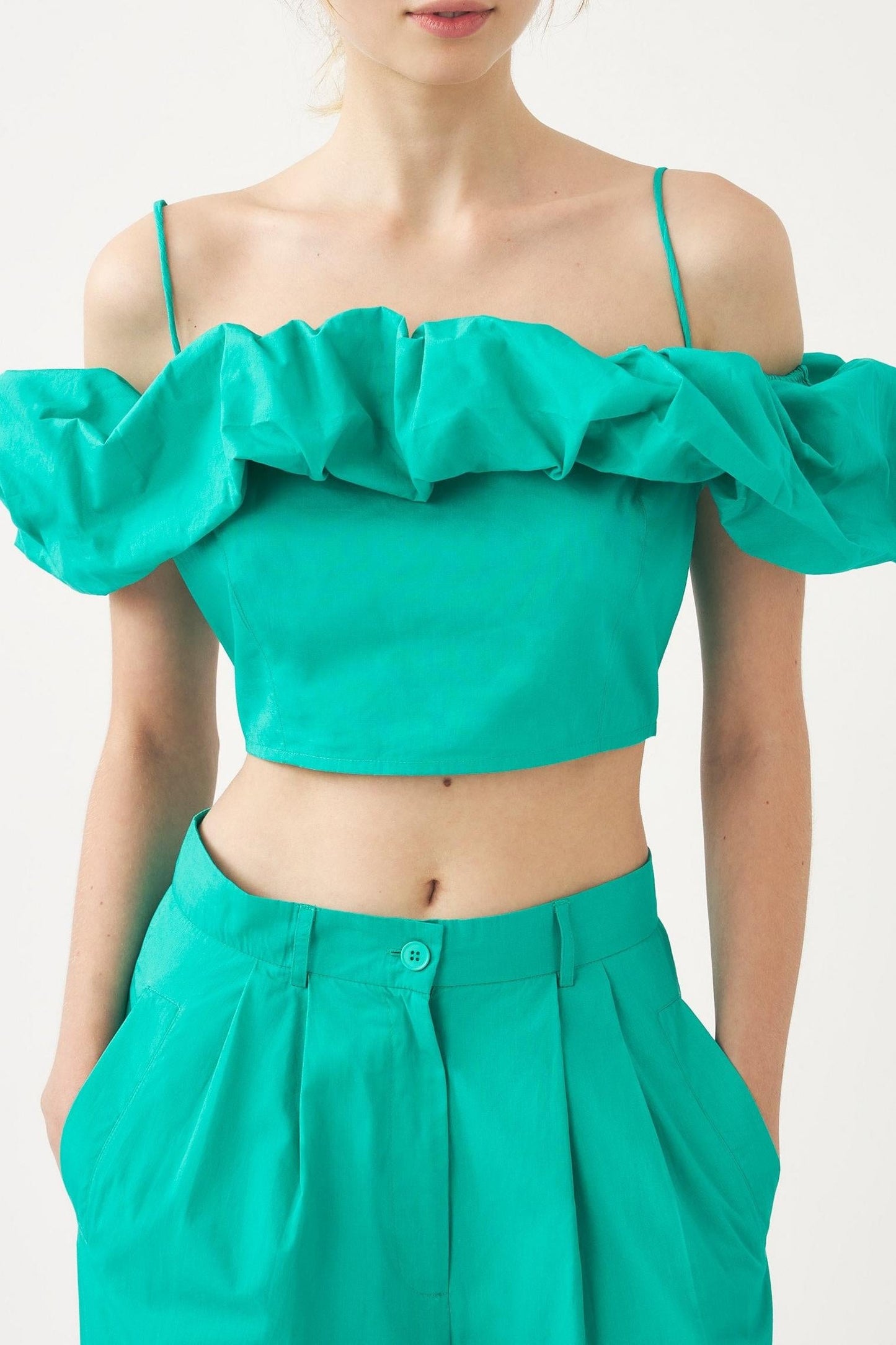 Off-shoulder cropped top Pop