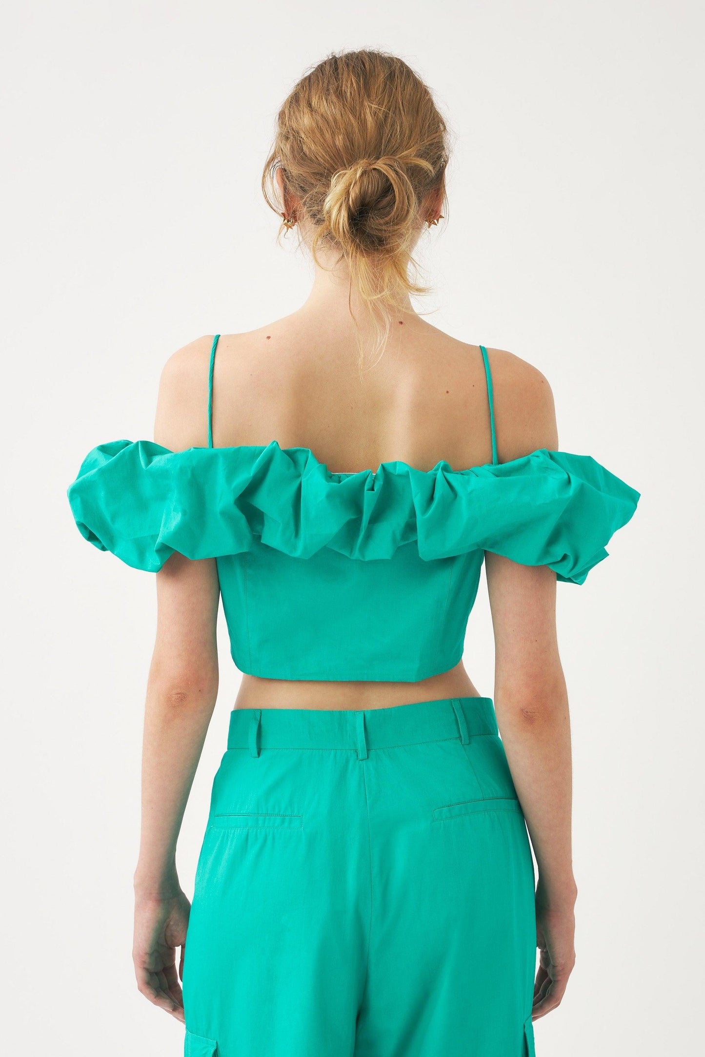 Off-shoulder cropped top Pop