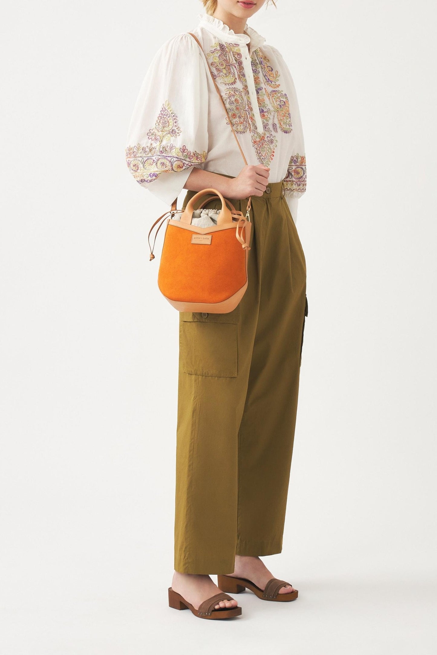 Hand-embroidered blouse Neil