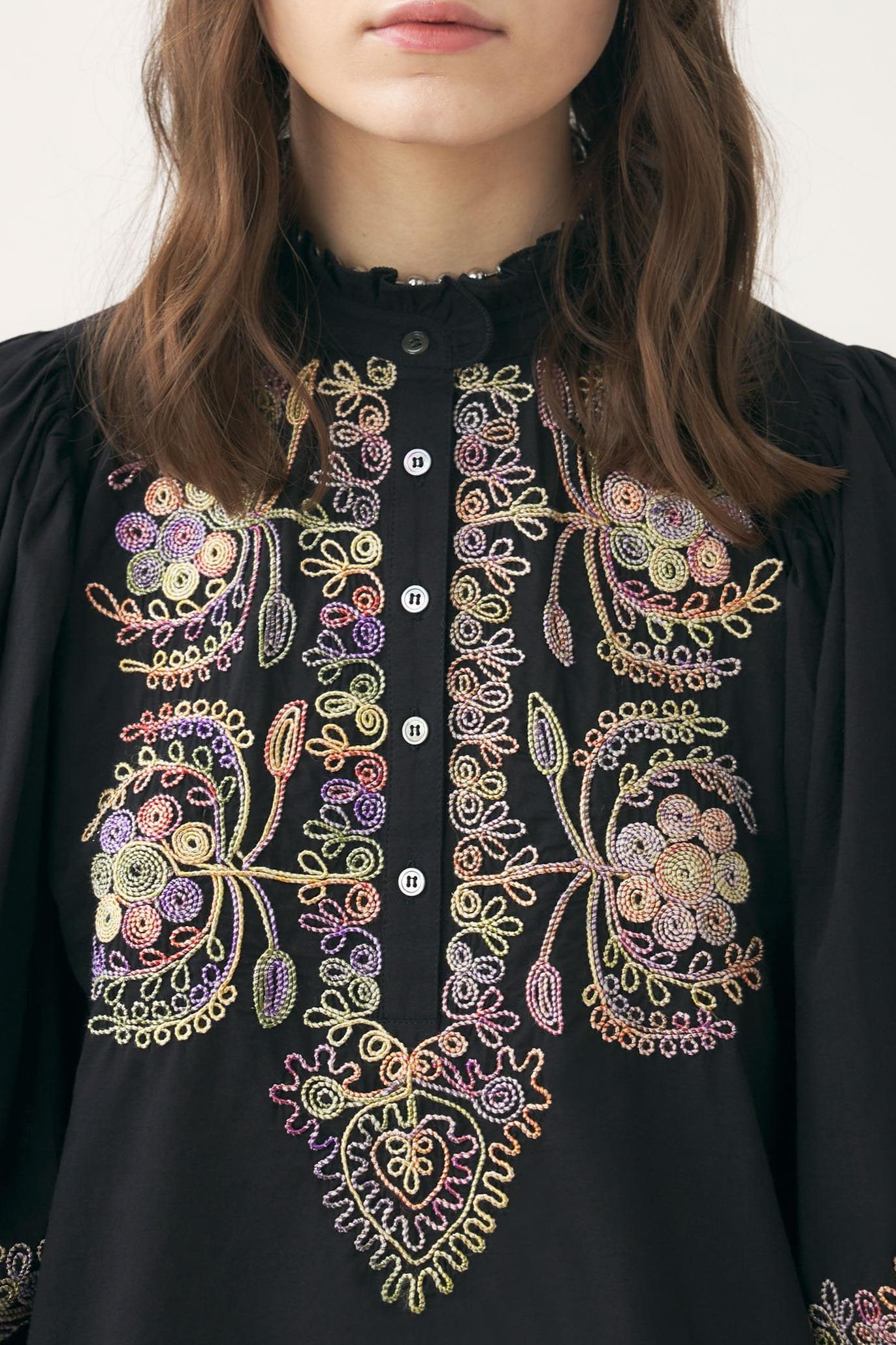 Hand-embroidered blouse Neil