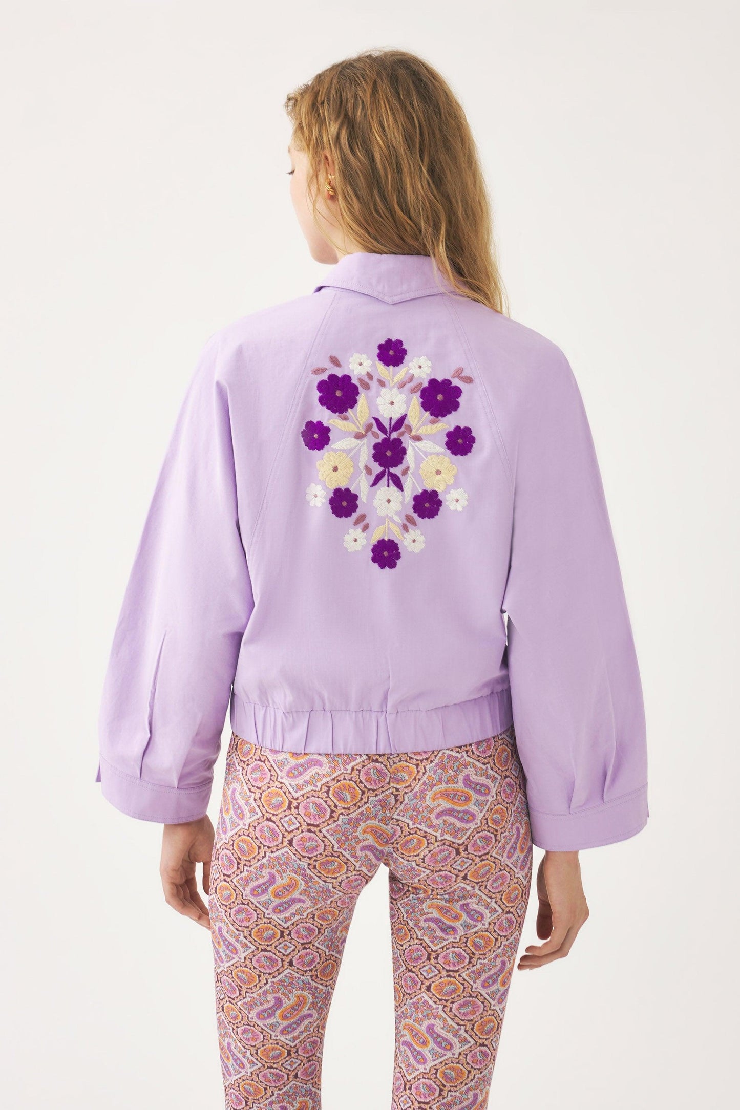 Chaqueta Kimi con bordados florales
