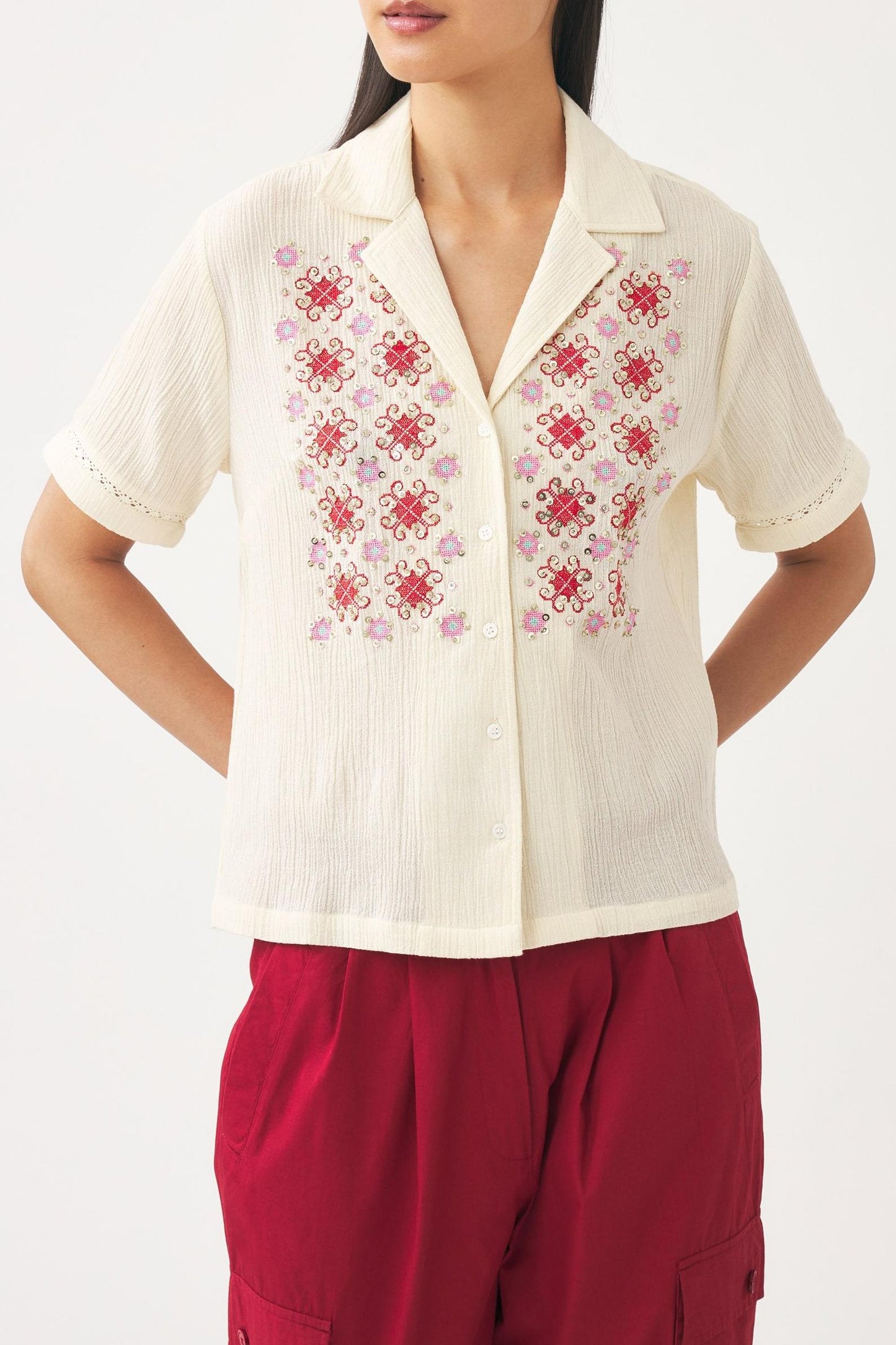 Blouse hand-embroidered with pearls Jena