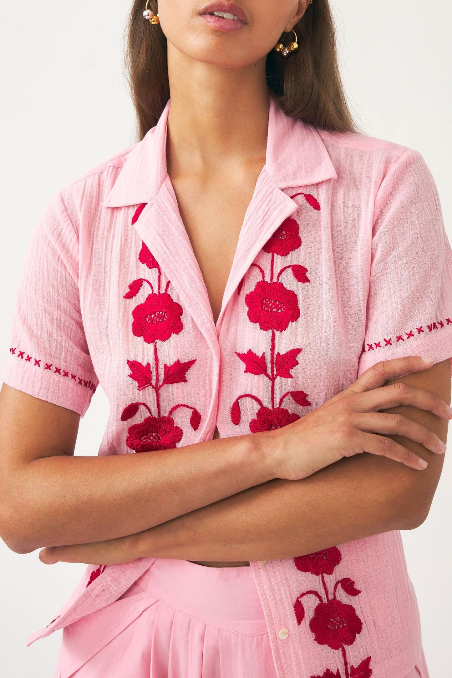 Blouse hand-embroidered with silk Ila