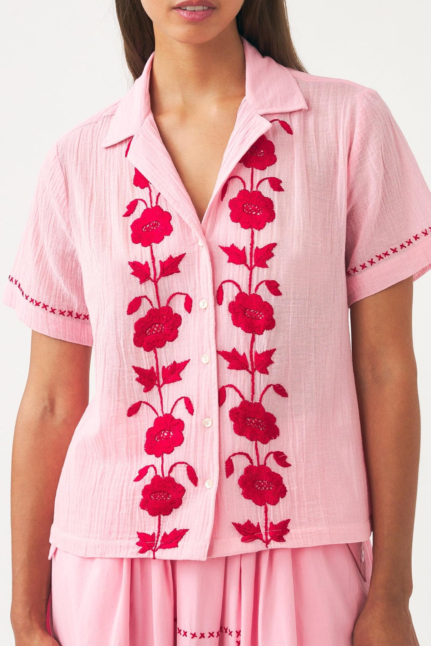 Blouse hand-embroidered with silk Ila