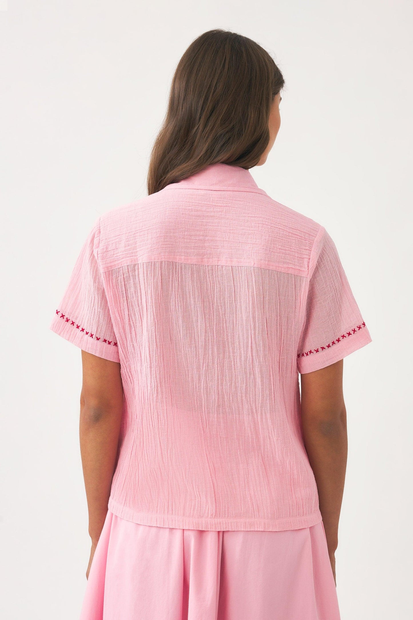 Blouse hand-embroidered with silk Ila