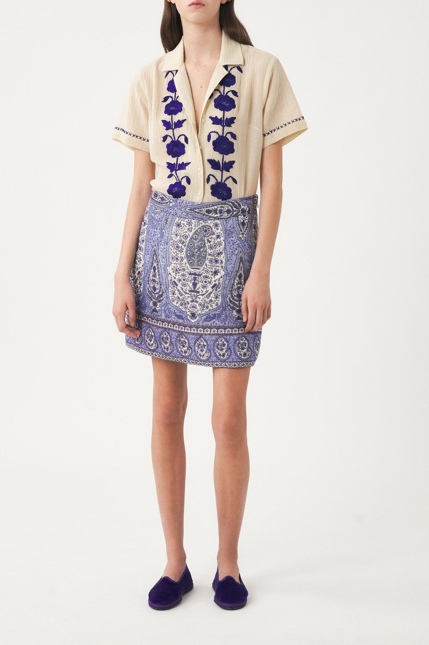 Blouse hand-embroidered with silk Ila