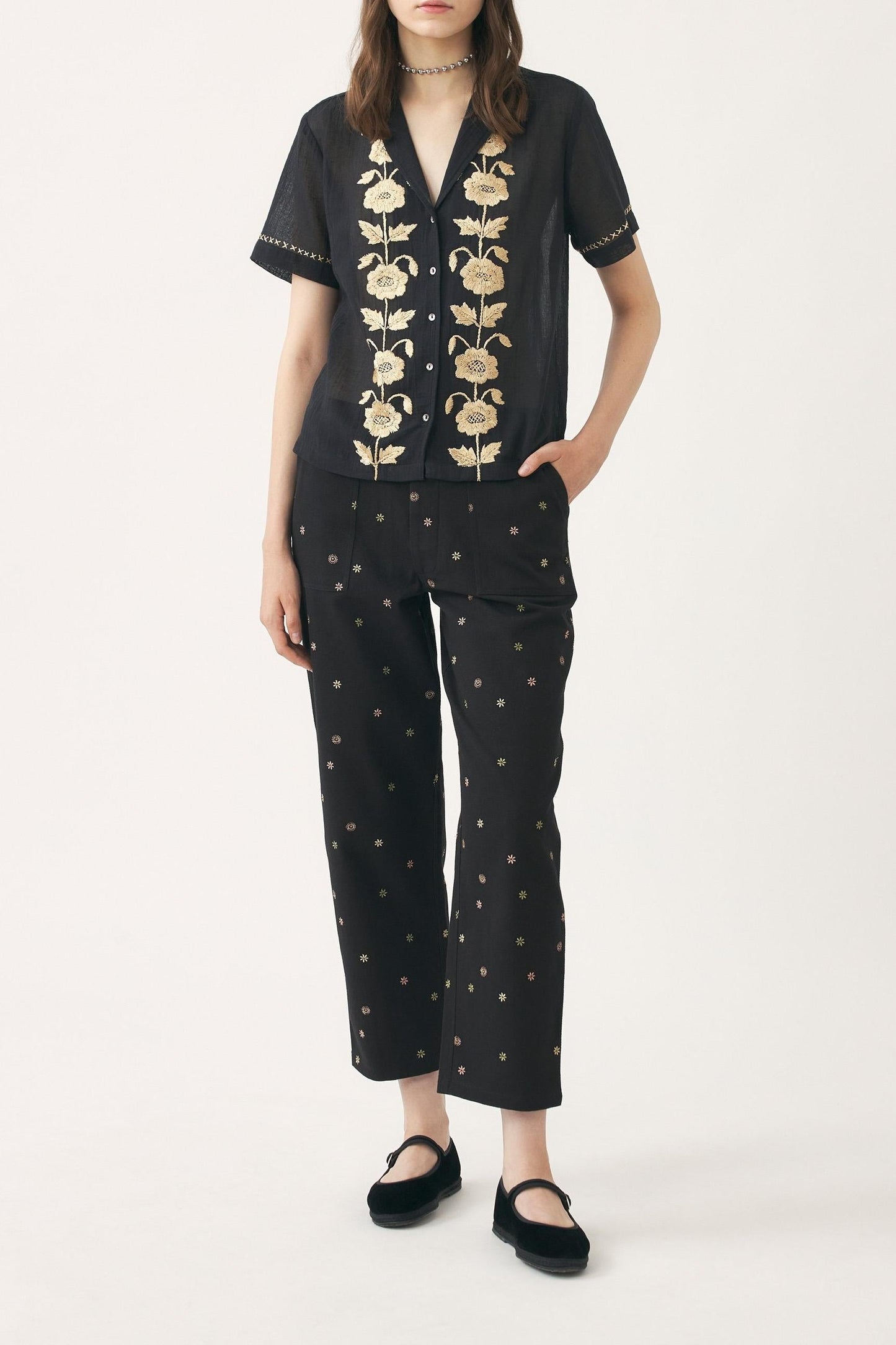 Blouse hand-embroidered with silk Ila
