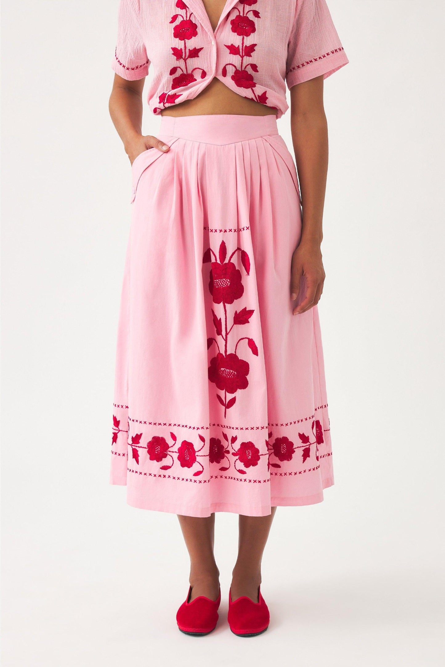 Skirt with hand-embroidered silk details Ila